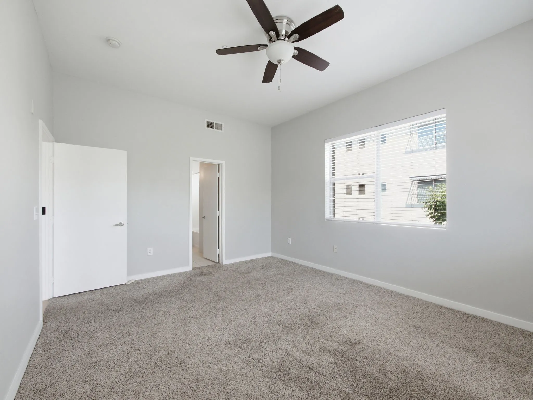 Condominium For Sale in Dallas County , 3015 Bryan Street 2F, Dallas, Texas 75204, 1 Bedroom, 2 Bathroom, 2 Garage spaces, 933 Sqft, built in 2004, mls#21314976, Real Estate Agent in Dallas, Homes For Sale in Dallas county, Homes For Sale in Dallas, Realtor in Dallas Texas, Real Estate Brokerage Independent Realty Texas, Luminita Cordes Realtor