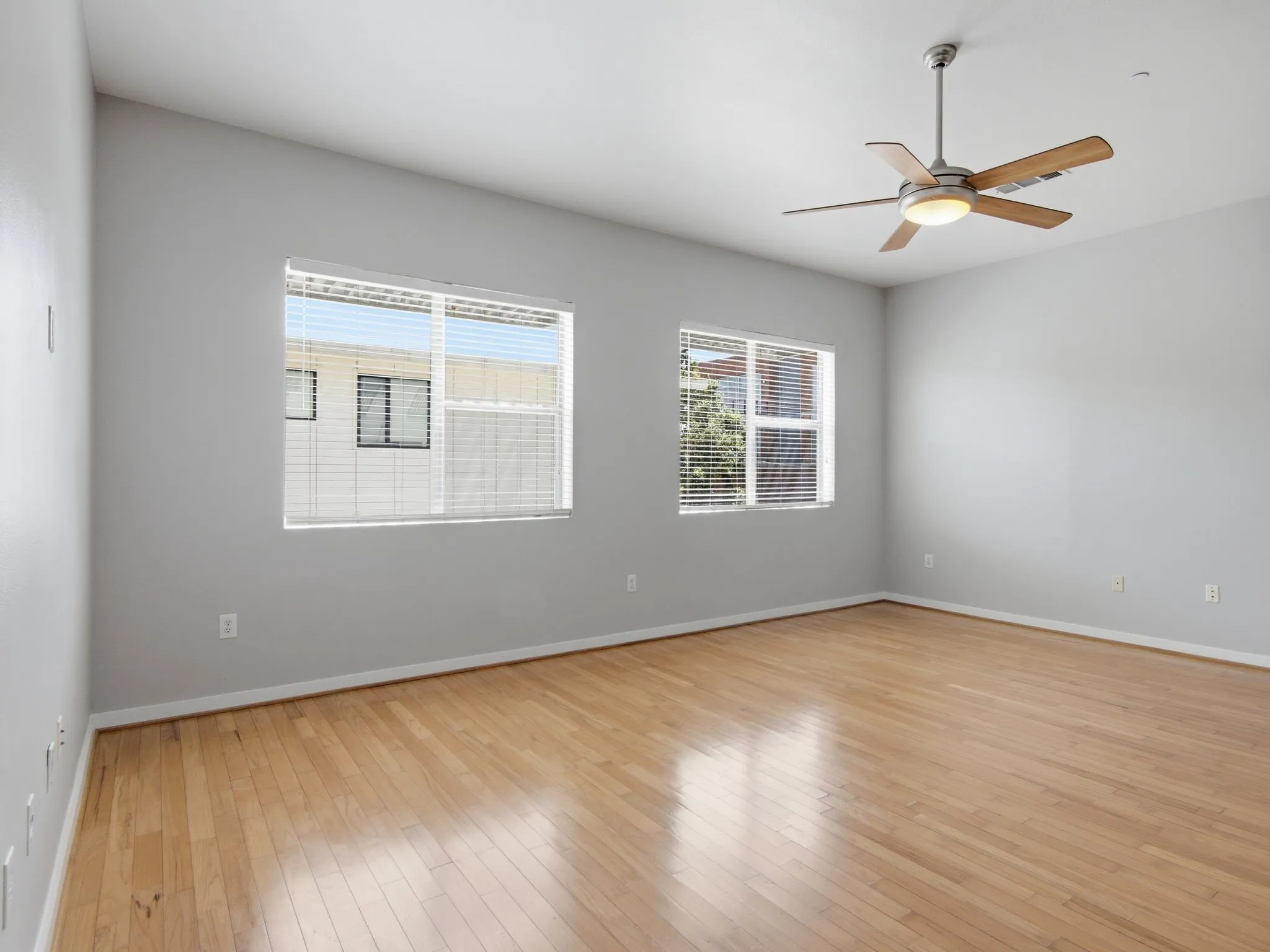 Condominium For Sale in Dallas County , 3015 Bryan Street 2F, Dallas, Texas 75204, 1 Bedroom, 2 Bathroom, 2 Garage spaces, 933 Sqft, built in 2004, mls#21314976, Real Estate Agent in Dallas, Homes For Sale in Dallas county, Homes For Sale in Dallas, Realtor in Dallas Texas, Real Estate Brokerage Independent Realty Texas, Luminita Cordes Realtor