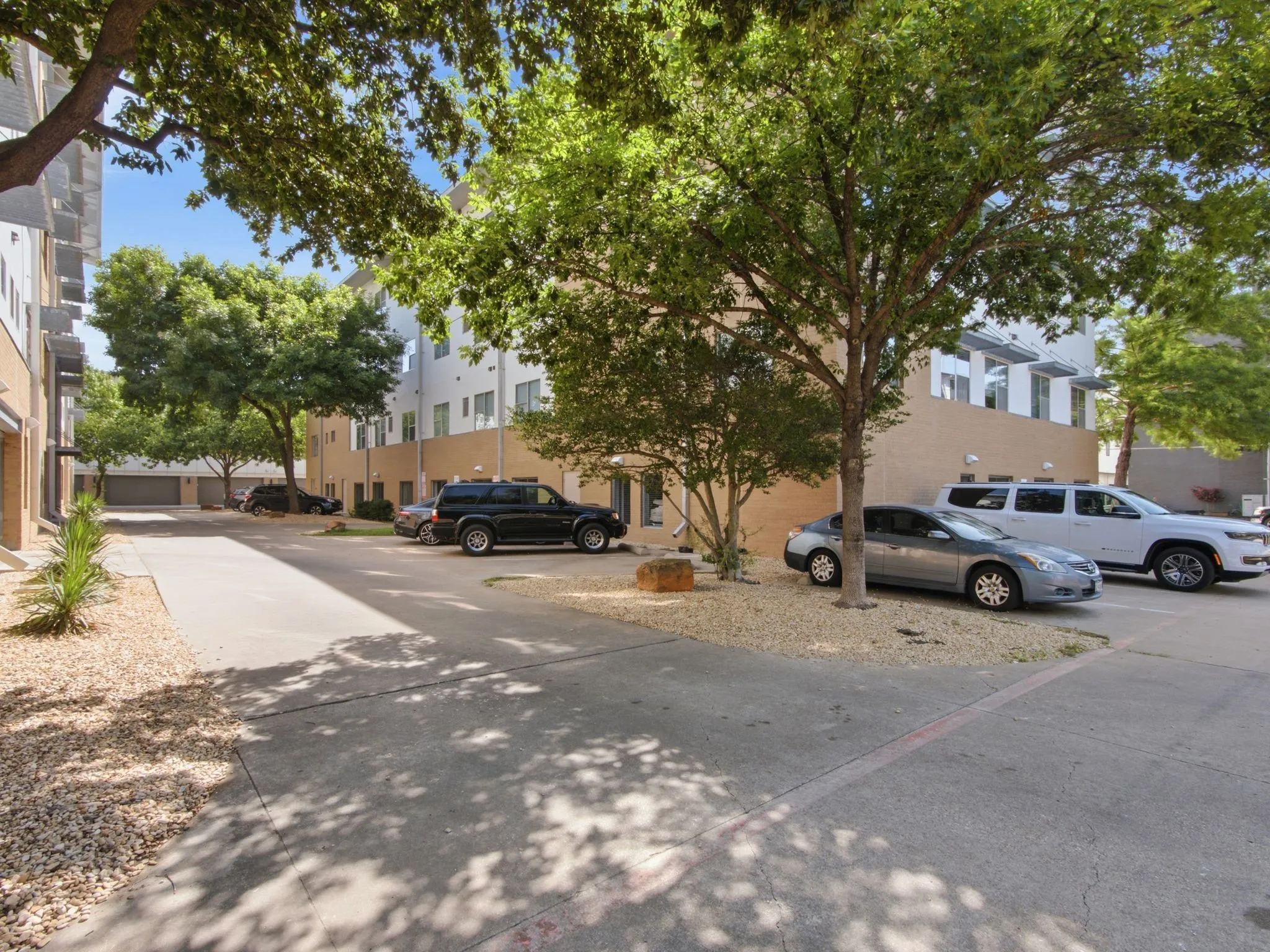 Condominium For Sale in Dallas County , 3015 Bryan Street 2F, Dallas, Texas 75204, 1 Bedroom, 2 Bathroom, 2 Garage spaces, 933 Sqft, built in 2004, mls#21314976, Real Estate Agent in Dallas, Homes For Sale in Dallas county, Homes For Sale in Dallas, Realtor in Dallas Texas, Real Estate Brokerage Independent Realty Texas, Luminita Cordes Realtor