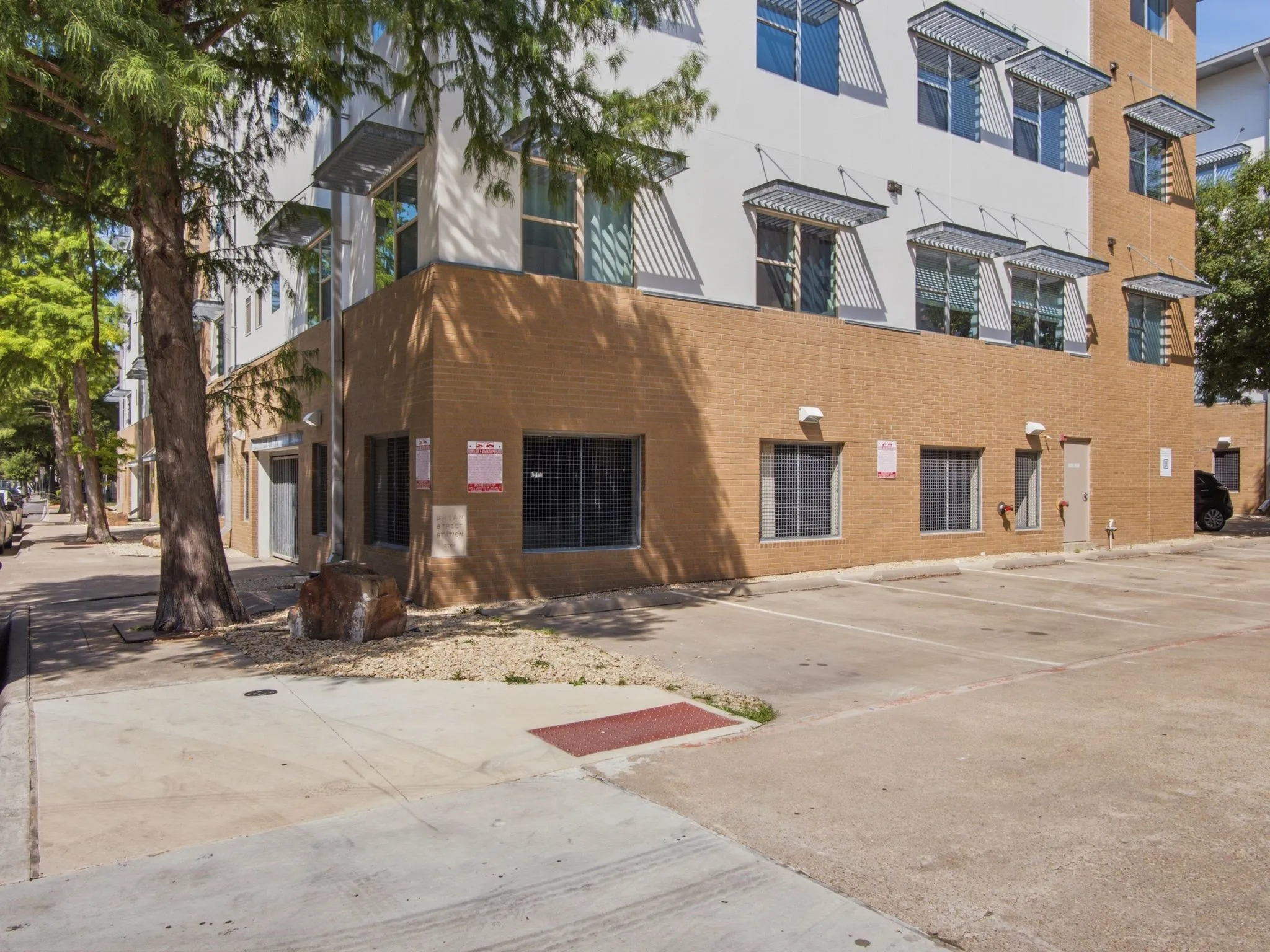 Condominium For Sale in Dallas County , 3015 Bryan Street 2F, Dallas, Texas 75204, 1 Bedroom, 2 Bathroom, 2 Garage spaces, 933 Sqft, built in 2004, mls#21314976, Real Estate Agent in Dallas, Homes For Sale in Dallas county, Homes For Sale in Dallas, Realtor in Dallas Texas, Real Estate Brokerage Independent Realty Texas, Luminita Cordes Realtor