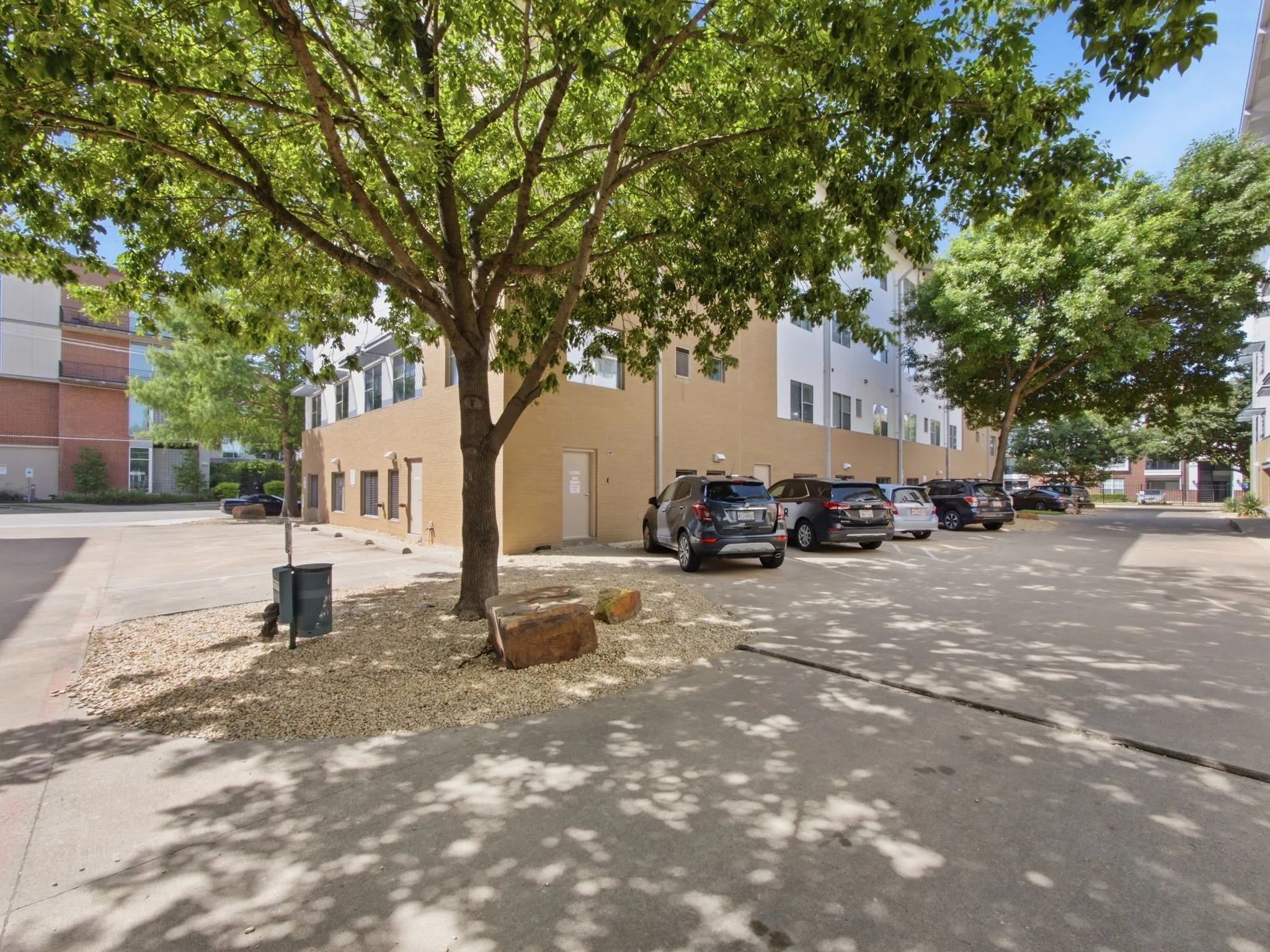 Condominium For Sale in Dallas County , 3015 Bryan Street 2F, Dallas, Texas 75204, 1 Bedroom, 2 Bathroom, 2 Garage spaces, 933 Sqft, built in 2004, mls#21314976, Real Estate Agent in Dallas, Homes For Sale in Dallas county, Homes For Sale in Dallas, Realtor in Dallas Texas, Real Estate Brokerage Independent Realty Texas, Luminita Cordes Realtor