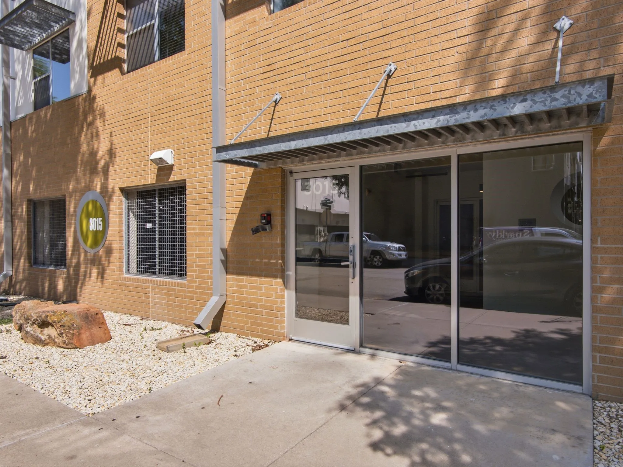 Condominium For Sale in Dallas County , 3015 Bryan Street 2F, Dallas, Texas 75204, 1 Bedroom, 2 Bathroom, 2 Garage spaces, 933 Sqft, built in 2004, mls#21314976, Real Estate Agent in Dallas, Homes For Sale in Dallas county, Homes For Sale in Dallas, Realtor in Dallas Texas, Real Estate Brokerage Independent Realty Texas, Luminita Cordes Realtor