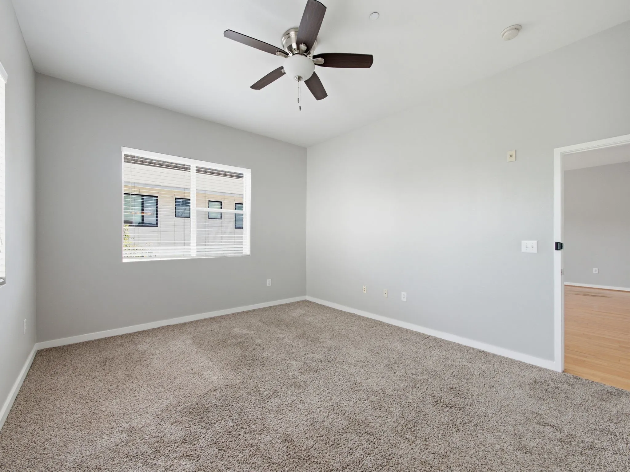 Condominium For Sale in Dallas County , 3015 Bryan Street 2F, Dallas, Texas 75204, 1 Bedroom, 2 Bathroom, 2 Garage spaces, 933 Sqft, built in 2004, mls#21314976, Real Estate Agent in Dallas, Homes For Sale in Dallas county, Homes For Sale in Dallas, Realtor in Dallas Texas, Real Estate Brokerage Independent Realty Texas, Luminita Cordes Realtor