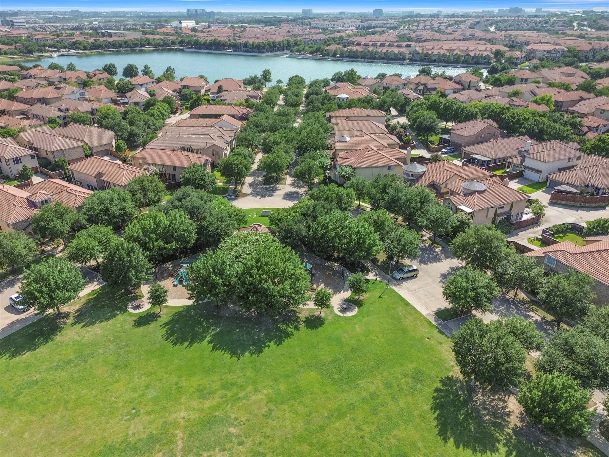 Single Family Residence For Sale in Dallas County , 6811 San Fernando, Irving, Texas 75039, 4 Bedroom, 3 Bathroom, 2 Garage spaces, 2,857 Sqft, built in 2005, mls#21300749, Real Estate Agent in Irving, Homes For Sale in Dallas county, Homes For Sale in Irving, Realtor in Irving Texas, Real Estate Brokerage Independent Realty Texas, Luminita Cordes Realtor