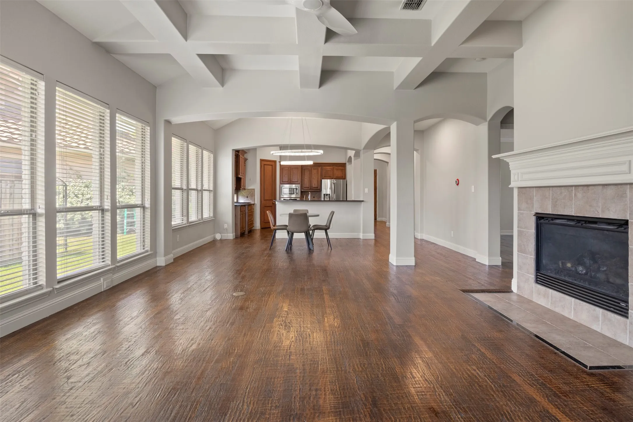Single Family Residence For Sale in Dallas County , 6811 San Fernando, Irving, Texas 75039, 4 Bedroom, 3 Bathroom, 2 Garage spaces, 2,857 Sqft, built in 2005, mls#21300749, Real Estate Agent in Irving, Homes For Sale in Dallas county, Homes For Sale in Irving, Realtor in Irving Texas, Real Estate Brokerage Independent Realty Texas, Luminita Cordes Realtor