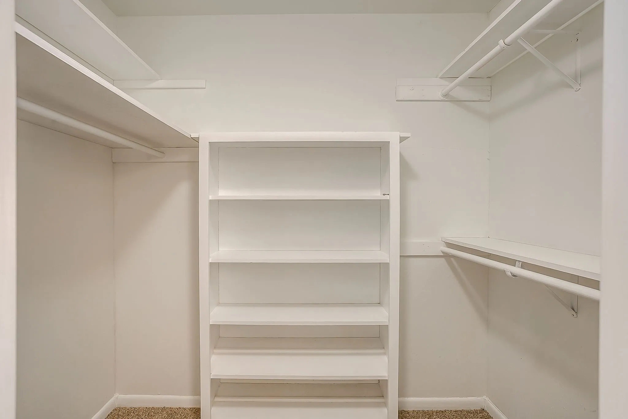 Single Family Residence For Rent in Tarrant County , 6940 Bal Lake Drive, Fort Worth, Texas 76116, 3 Bedroom, 2 Bathroom, 2 Garage spaces, 2,343 Sqft, built in 1966, mls#21312586, Real Estate Agent in Fort Worth, Homes For Rent in Tarrant county, Homes For Rent in Fort Worth, Realtor in Fort Worth Texas, Real Estate Brokerage Independent Realty Texas, Luminita Cordes Realtor