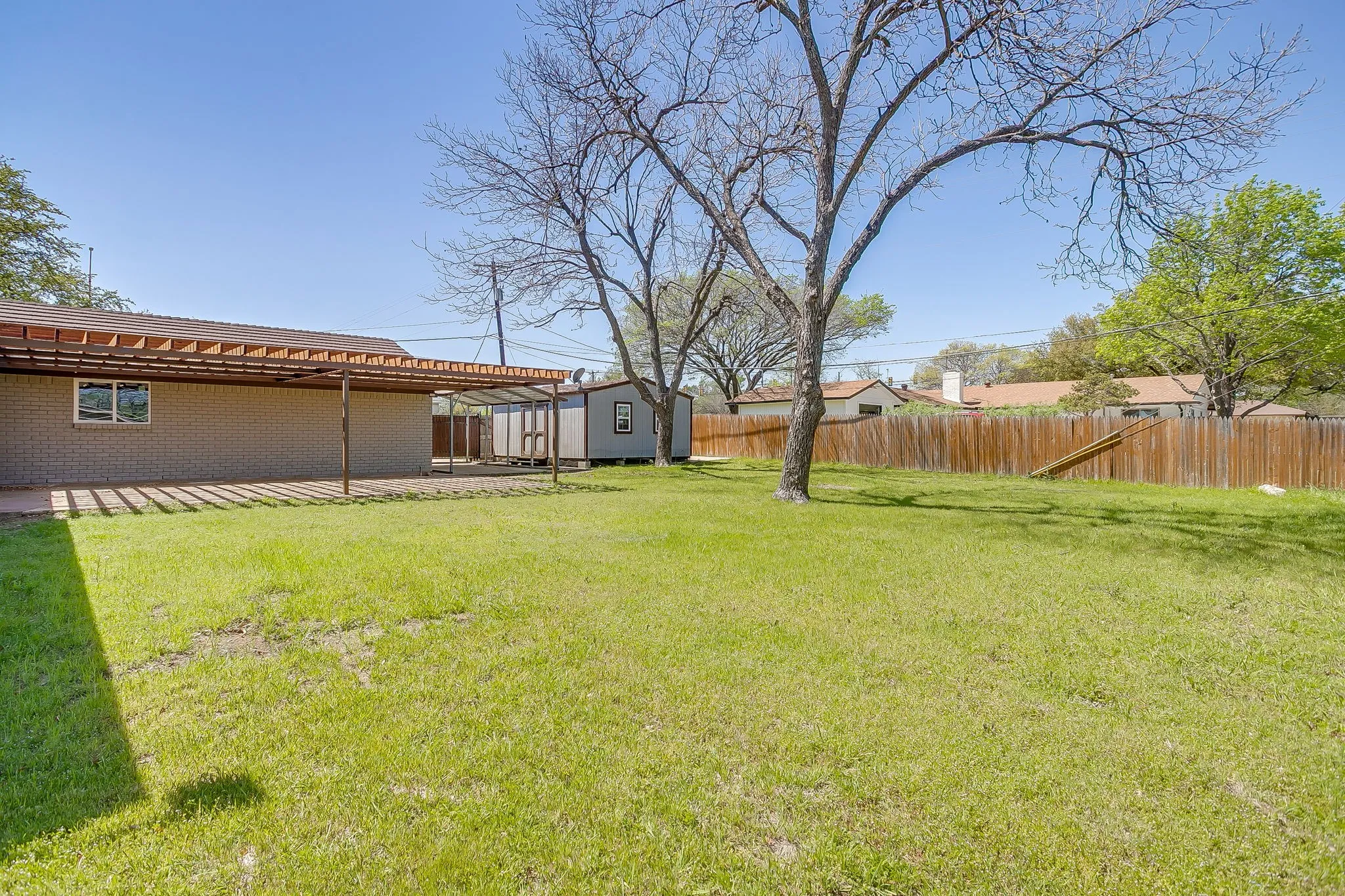 Single Family Residence For Rent in Tarrant County , 6940 Bal Lake Drive, Fort Worth, Texas 76116, 3 Bedroom, 2 Bathroom, 2 Garage spaces, 2,343 Sqft, built in 1966, mls#21312586, Real Estate Agent in Fort Worth, Homes For Rent in Tarrant county, Homes For Rent in Fort Worth, Realtor in Fort Worth Texas, Real Estate Brokerage Independent Realty Texas, Luminita Cordes Realtor