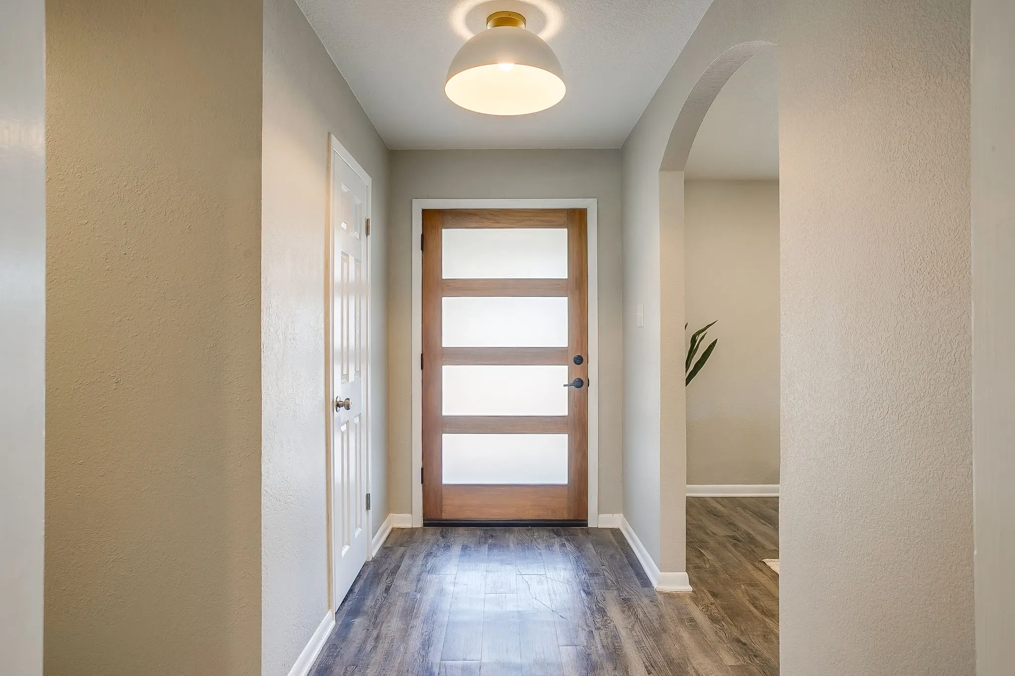 Single Family Residence For Rent in Tarrant County , 6940 Bal Lake Drive, Fort Worth, Texas 76116, 3 Bedroom, 2 Bathroom, 2 Garage spaces, 2,343 Sqft, built in 1966, mls#21312586, Real Estate Agent in Fort Worth, Homes For Rent in Tarrant county, Homes For Rent in Fort Worth, Realtor in Fort Worth Texas, Real Estate Brokerage Independent Realty Texas, Luminita Cordes Realtor