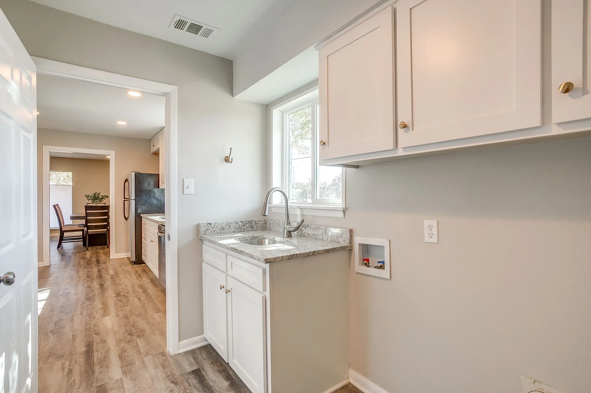 Single Family Residence For Rent in Tarrant County , 6940 Bal Lake Drive, Fort Worth, Texas 76116, 3 Bedroom, 2 Bathroom, 2 Garage spaces, 2,343 Sqft, built in 1966, mls#21312586, Real Estate Agent in Fort Worth, Homes For Rent in Tarrant county, Homes For Rent in Fort Worth, Realtor in Fort Worth Texas, Real Estate Brokerage Independent Realty Texas, Luminita Cordes Realtor