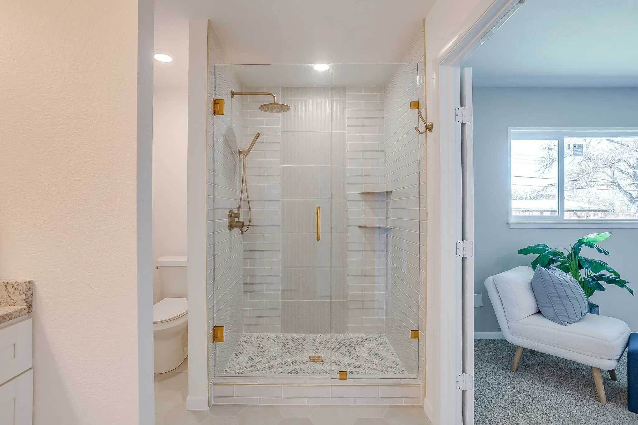 Single Family Residence For Rent in Tarrant County , 6940 Bal Lake Drive, Fort Worth, Texas 76116, 3 Bedroom, 2 Bathroom, 2 Garage spaces, 2,343 Sqft, built in 1966, mls#21312586, Real Estate Agent in Fort Worth, Homes For Rent in Tarrant county, Homes For Rent in Fort Worth, Realtor in Fort Worth Texas, Real Estate Brokerage Independent Realty Texas, Luminita Cordes Realtor