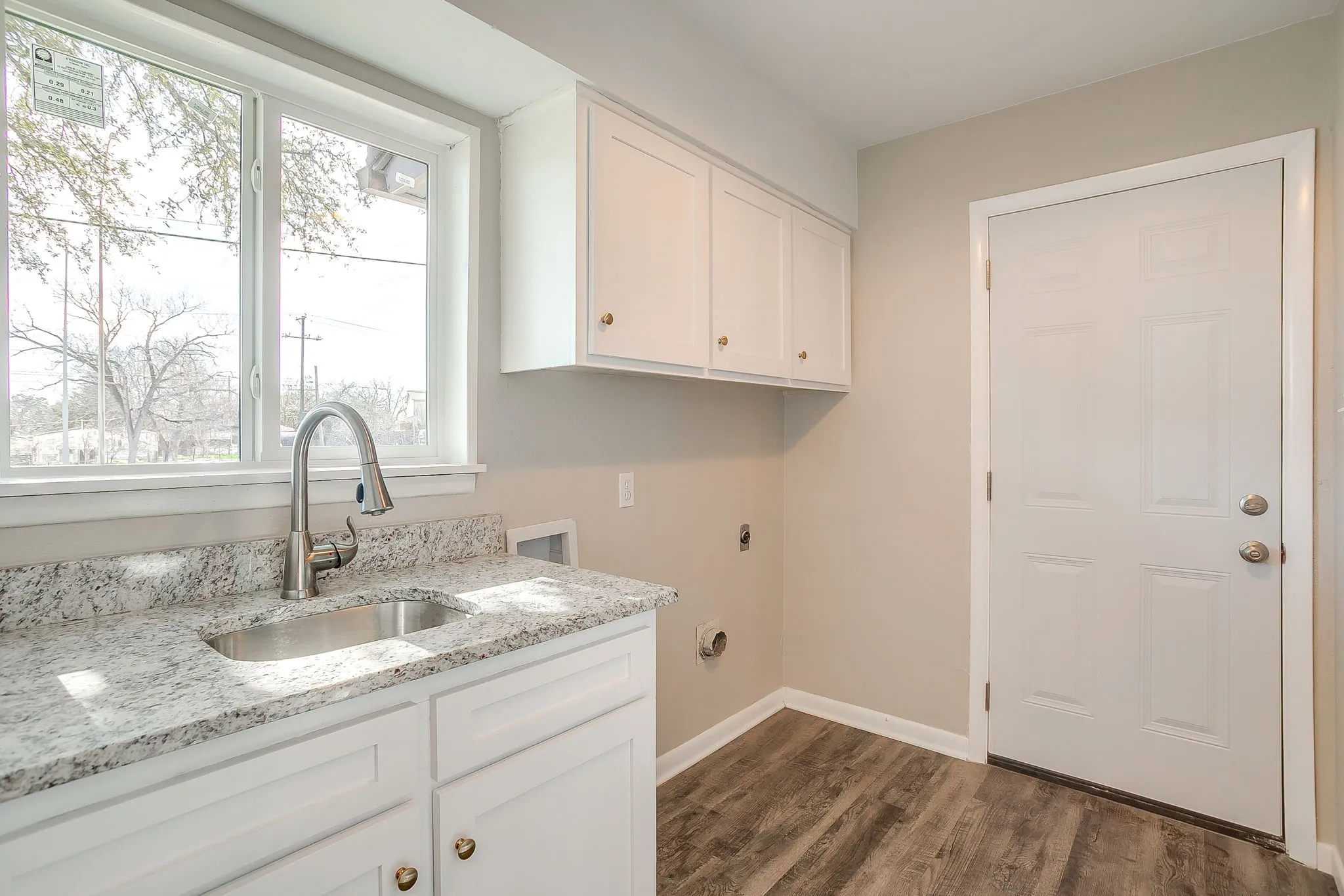 Single Family Residence For Rent in Tarrant County , 6940 Bal Lake Drive, Fort Worth, Texas 76116, 3 Bedroom, 2 Bathroom, 2 Garage spaces, 2,343 Sqft, built in 1966, mls#21312586, Real Estate Agent in Fort Worth, Homes For Rent in Tarrant county, Homes For Rent in Fort Worth, Realtor in Fort Worth Texas, Real Estate Brokerage Independent Realty Texas, Luminita Cordes Realtor