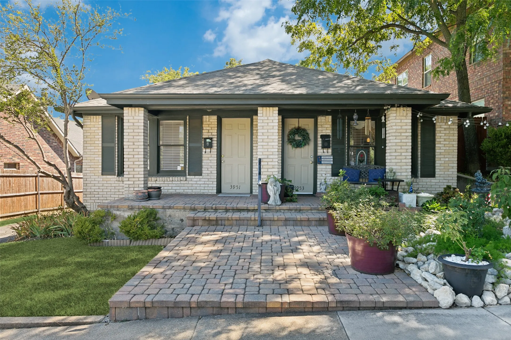 Apartment For Rent in Tarrant County , 3951 Lafayette Avenue, Fort Worth, Texas 76107, 1 Bedroom, 1 Bathroom, Garage spaces, 970 Sqft, built in 1945, mls#21314925, Real Estate Agent in Fort Worth, Homes For Rent in Tarrant county, Homes For Rent in Fort Worth, Realtor in Fort Worth Texas, Real Estate Brokerage Independent Realty Texas, Luminita Cordes Realtor