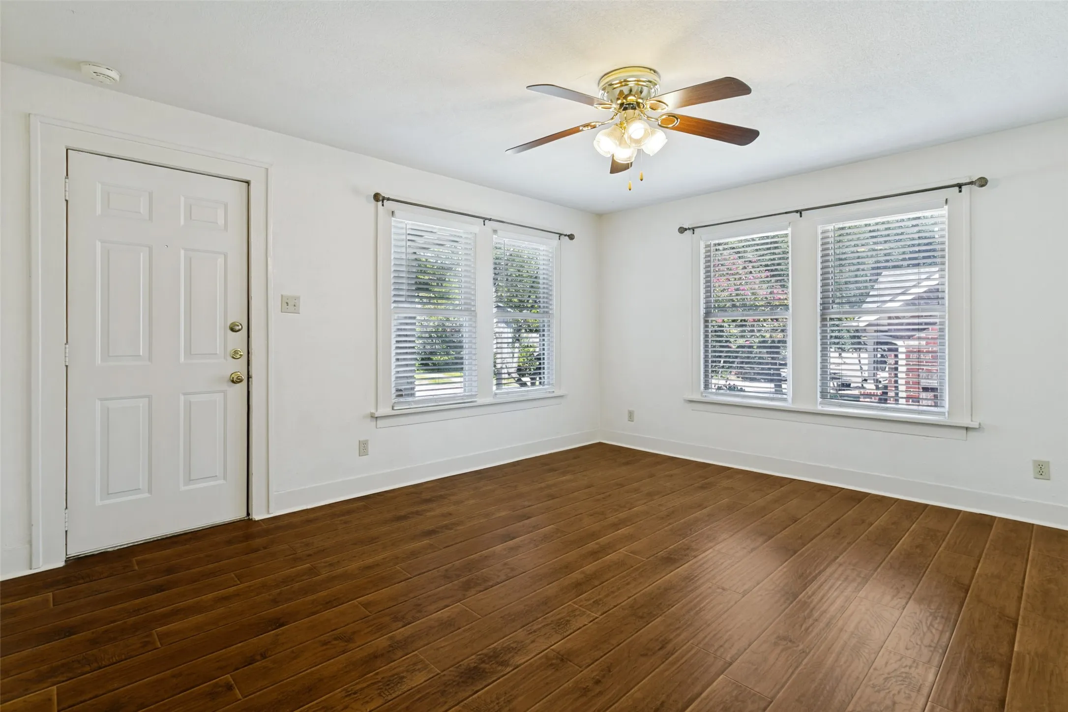 15 x 13 Living room