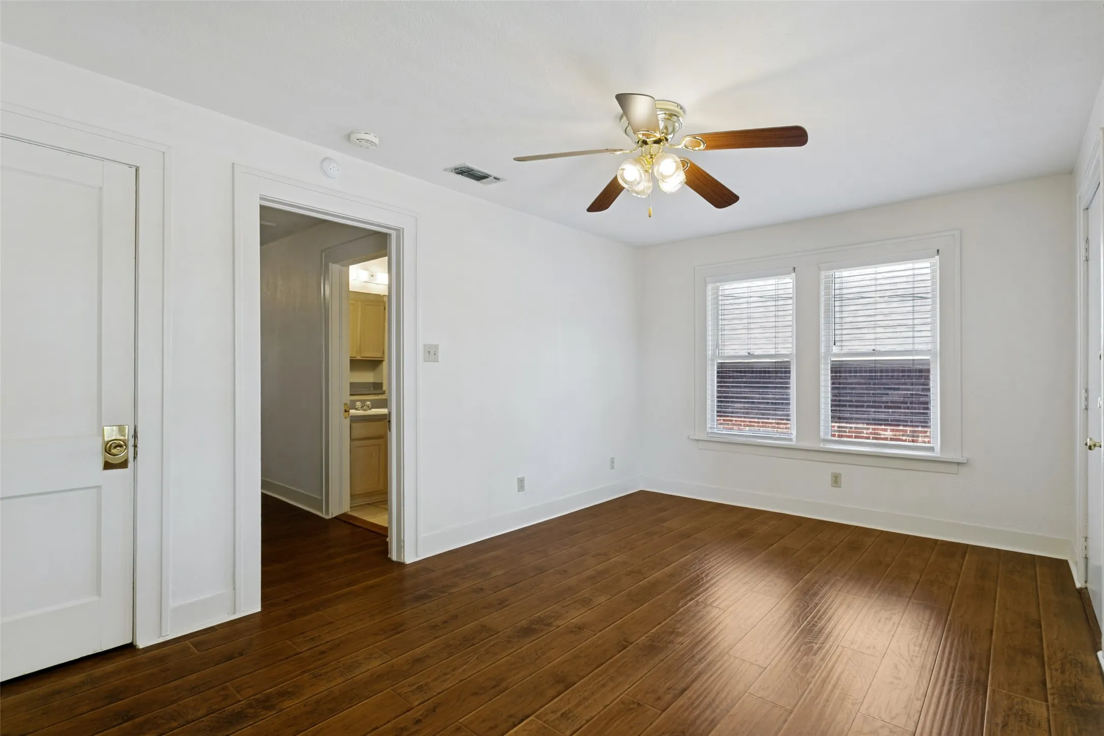 17 x 10 bedroom