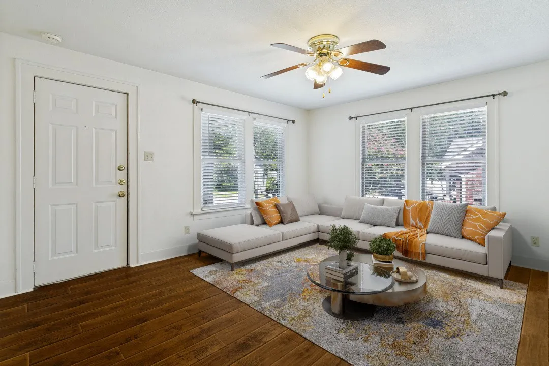 Apartment For Rent in Tarrant County , 3951 Lafayette Avenue, Fort Worth, Texas 76107, 1 Bedroom, 1 Bathroom, Garage spaces, 970 Sqft, built in 1945, mls#21314925, Real Estate Agent in Fort Worth, Homes For Rent in Tarrant county, Homes For Rent in Fort Worth, Realtor in Fort Worth Texas, Real Estate Brokerage Independent Realty Texas, Luminita Cordes Realtor