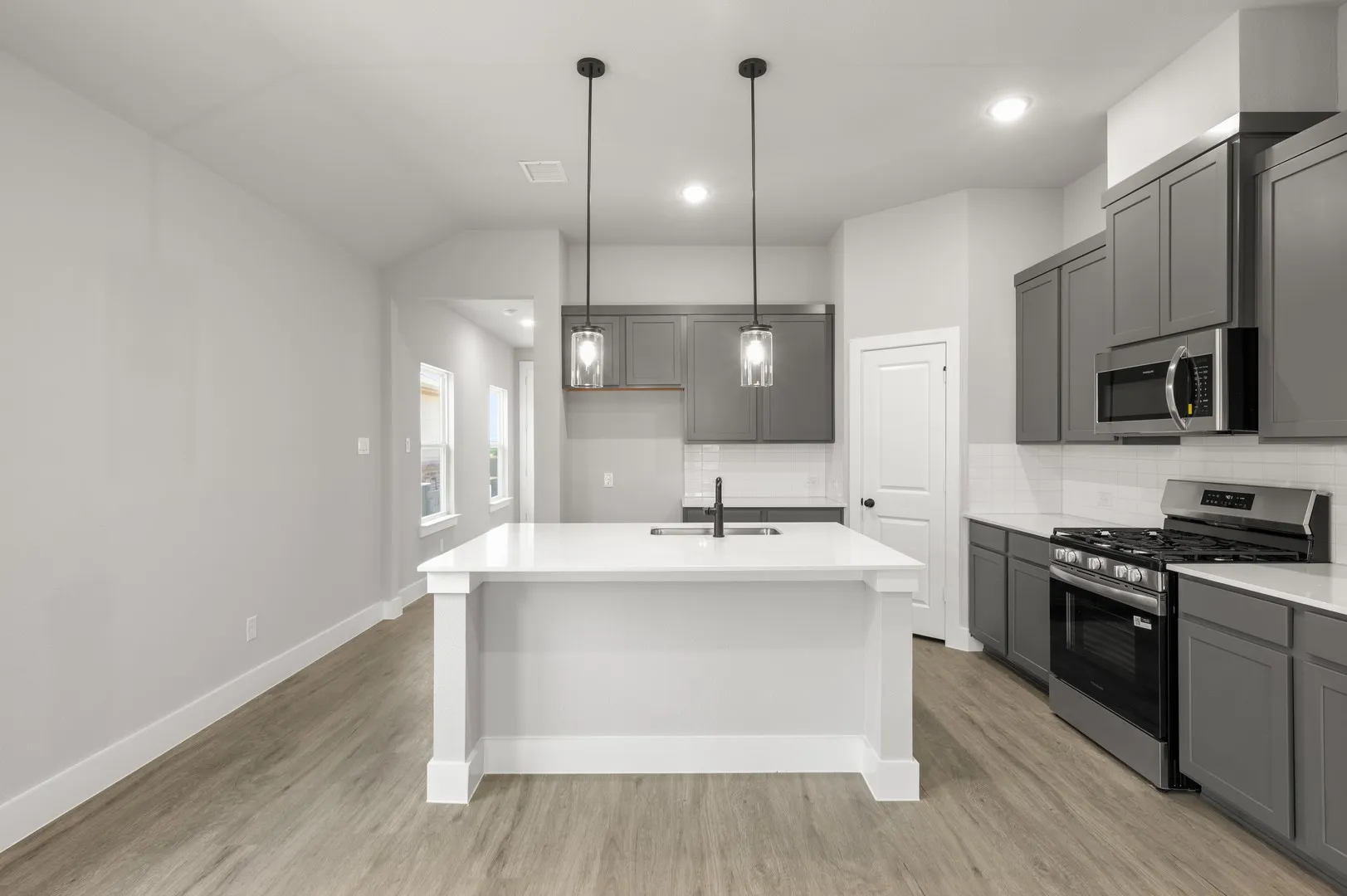 7412 Summer Sunset- Kitchen-3