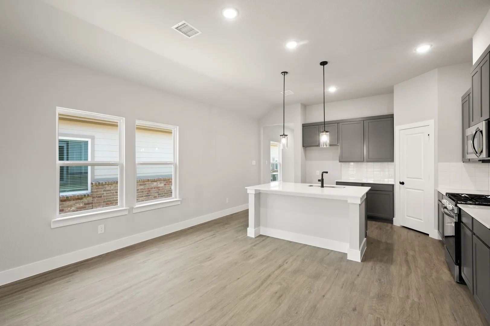 7412 Summer Sunset- DIning-1