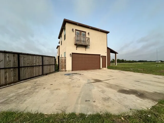 Single Family Residence For Sale in Ellis County , 487 Whispering Way, Red Oak, Texas 75154, 3 Bedroom, 4 Bathroom, 3 Garage spaces, 3,210 Sqft, built in 2022, mls#21314998, Real Estate Agent in Red Oak, Homes For Sale in Ellis county, Homes For Sale in Red Oak, Realtor in Red Oak Texas, Real Estate Brokerage Independent Realty Texas, Luminita Cordes Realtor