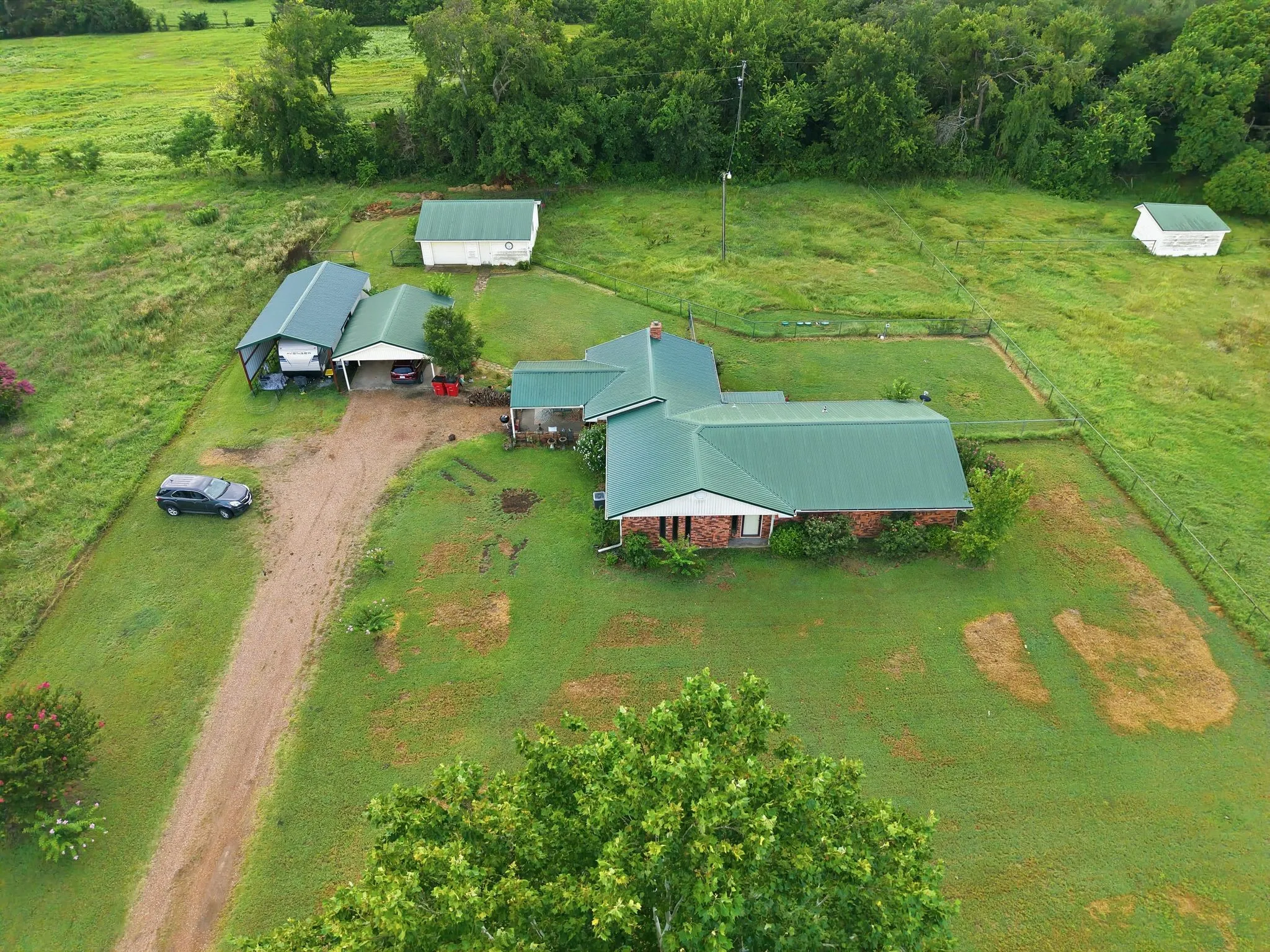 Single Family Residence For Sale in Fannin County , 4574 N State Highway 121, Bonham, Texas 75418, 3 Bedroom, 2 Bathroom, Garage spaces, 2,005 Sqft, built in 1971, mls#21313853, Real Estate Agent in Bonham, Homes For Sale in Fannin county, Homes For Sale in Bonham, Realtor in Bonham Texas, Real Estate Brokerage Independent Realty Texas, Luminita Cordes Realtor