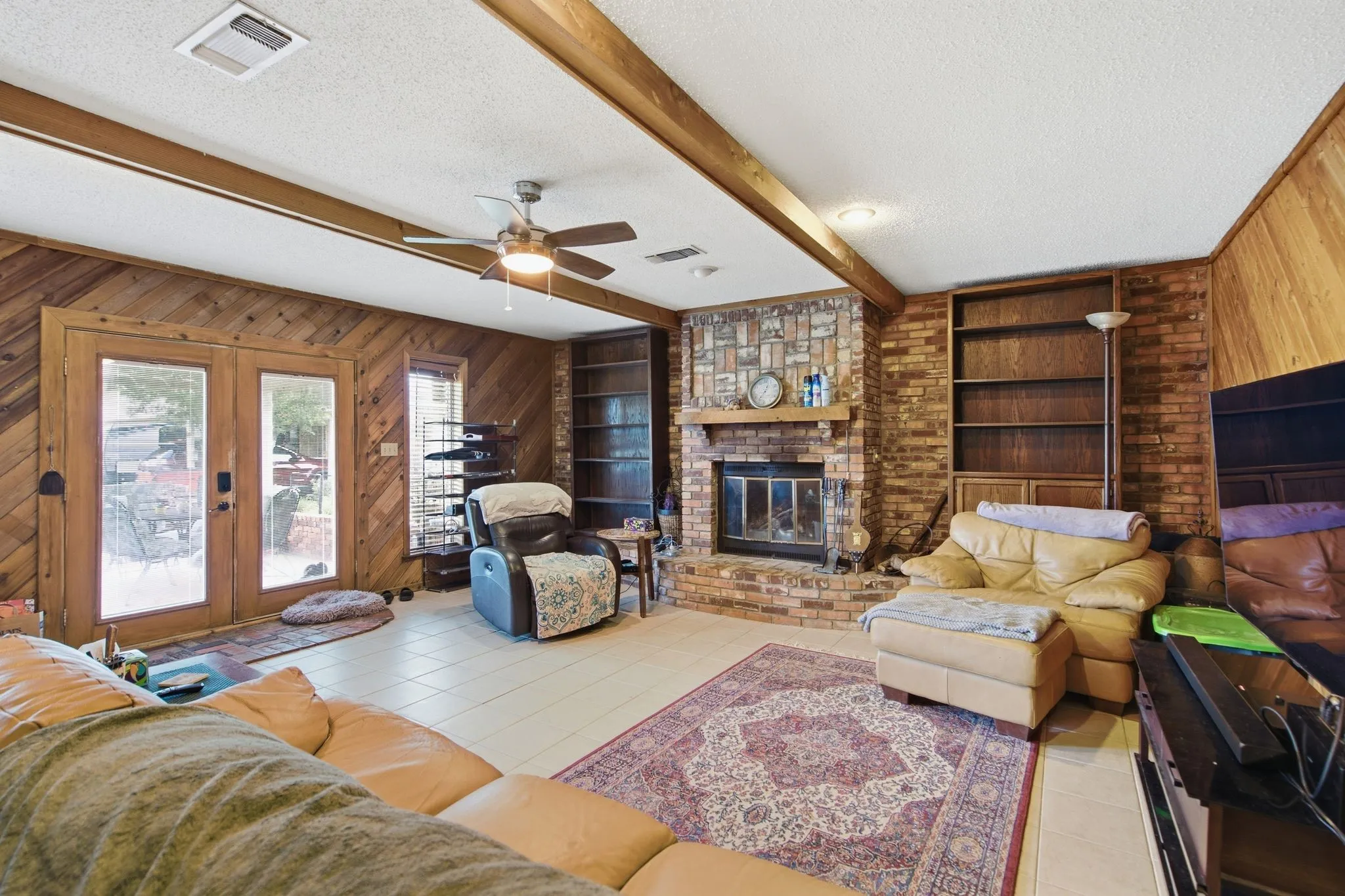 Single Family Residence For Sale in Fannin County , 4574 N State Highway 121, Bonham, Texas 75418, 3 Bedroom, 2 Bathroom, Garage spaces, 2,005 Sqft, built in 1971, mls#21313853, Real Estate Agent in Bonham, Homes For Sale in Fannin county, Homes For Sale in Bonham, Realtor in Bonham Texas, Real Estate Brokerage Independent Realty Texas, Luminita Cordes Realtor