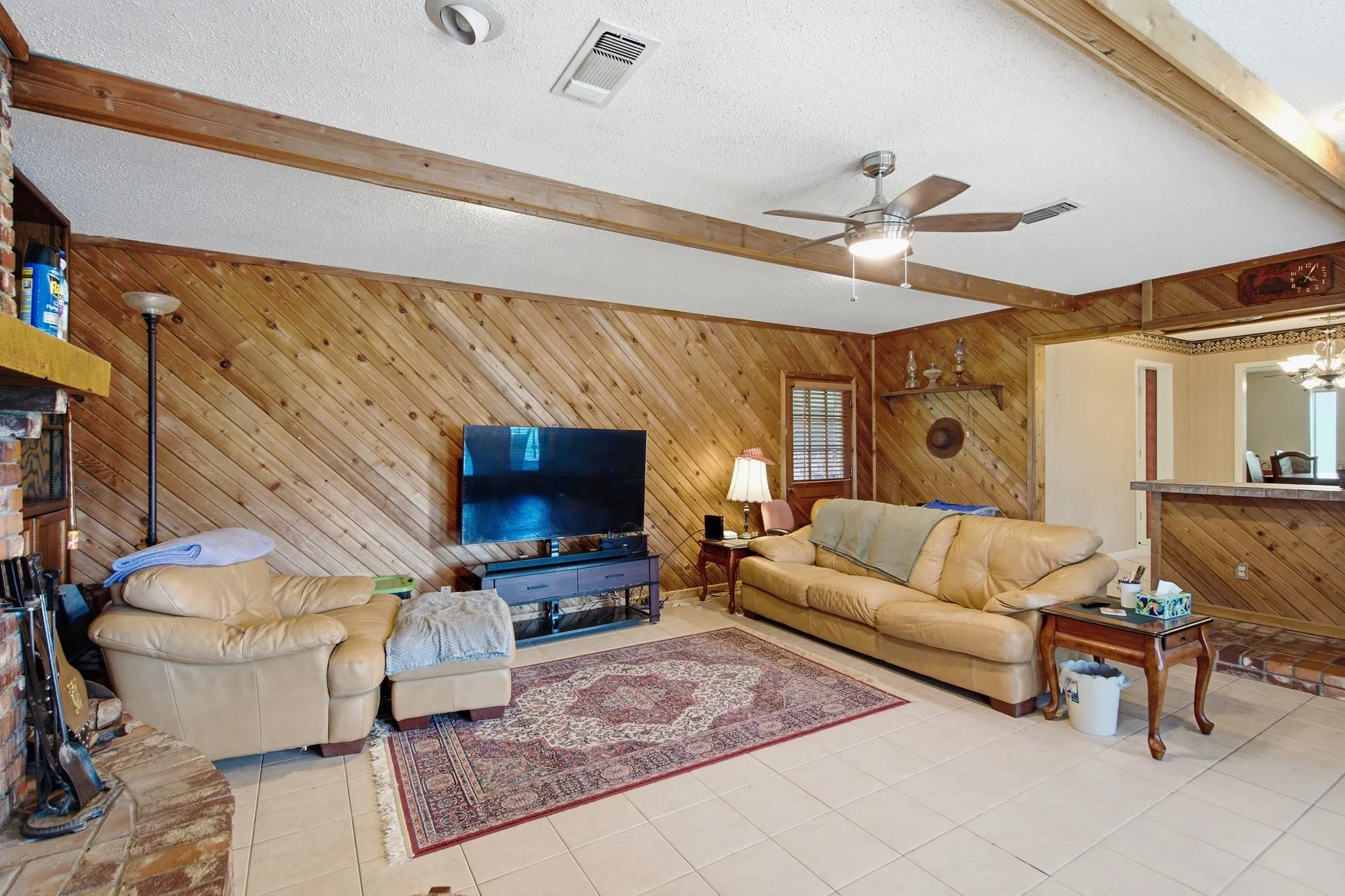 Single Family Residence For Sale in Fannin County , 4574 N State Highway 121, Bonham, Texas 75418, 3 Bedroom, 2 Bathroom, Garage spaces, 2,005 Sqft, built in 1971, mls#21313853, Real Estate Agent in Bonham, Homes For Sale in Fannin county, Homes For Sale in Bonham, Realtor in Bonham Texas, Real Estate Brokerage Independent Realty Texas, Luminita Cordes Realtor