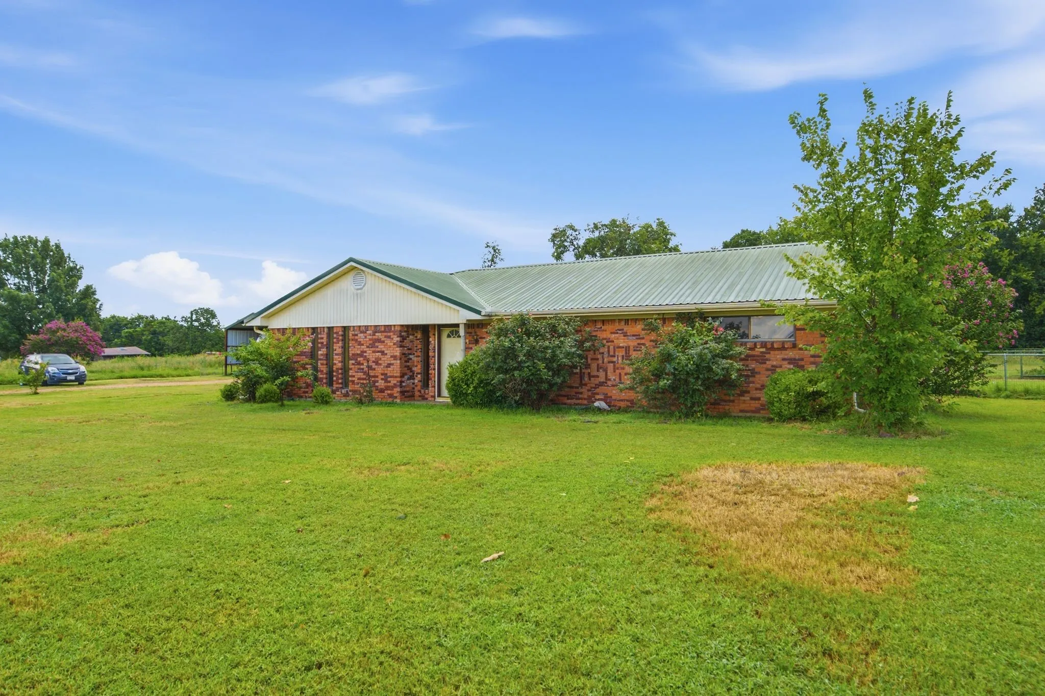 Single Family Residence For Sale in Fannin County , 4574 N State Highway 121, Bonham, Texas 75418, 3 Bedroom, 2 Bathroom, Garage spaces, 2,005 Sqft, built in 1971, mls#21313853, Real Estate Agent in Bonham, Homes For Sale in Fannin county, Homes For Sale in Bonham, Realtor in Bonham Texas, Real Estate Brokerage Independent Realty Texas, Luminita Cordes Realtor