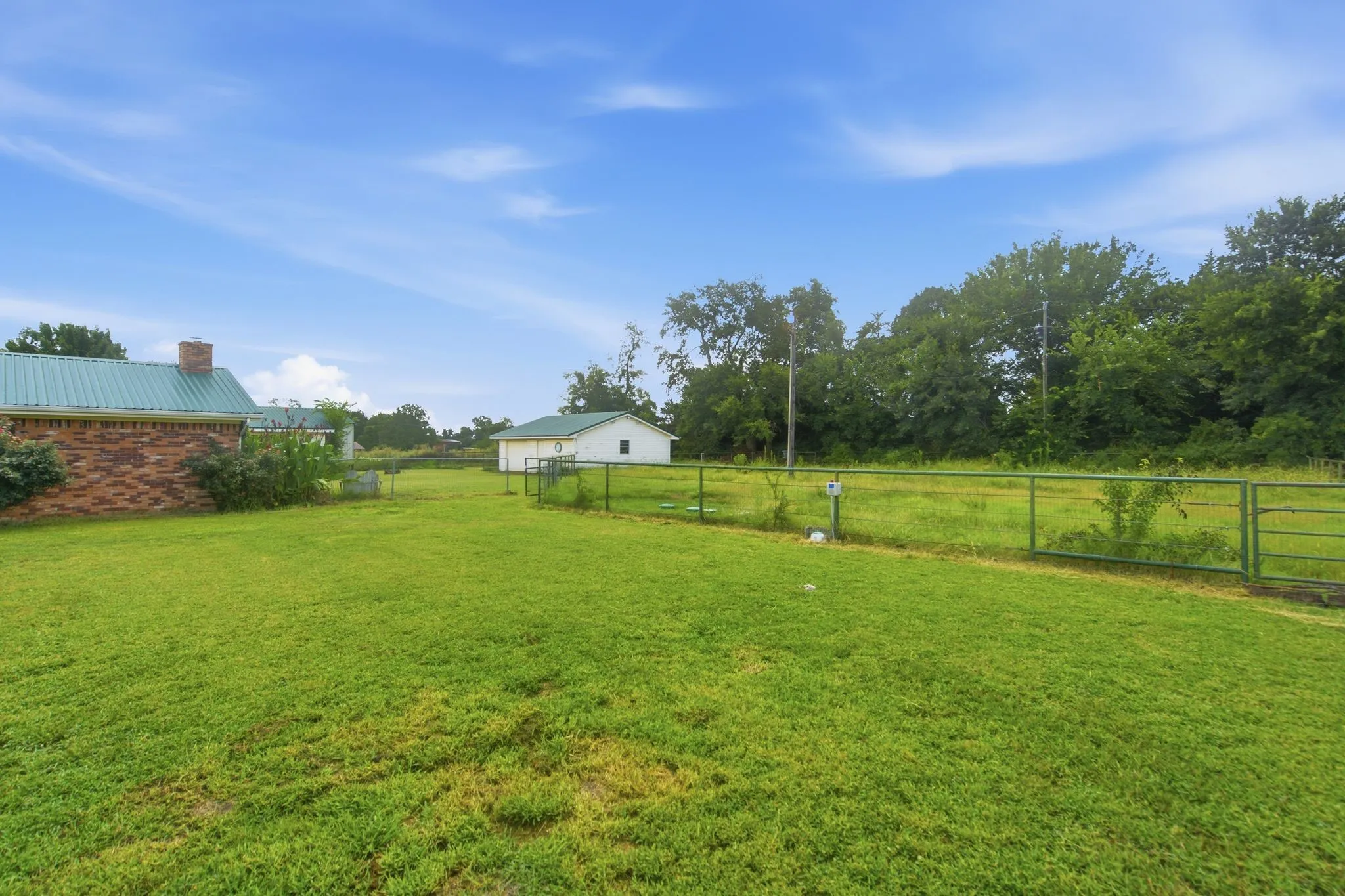 Single Family Residence For Sale in Fannin County , 4574 N State Highway 121, Bonham, Texas 75418, 3 Bedroom, 2 Bathroom, Garage spaces, 2,005 Sqft, built in 1971, mls#21313853, Real Estate Agent in Bonham, Homes For Sale in Fannin county, Homes For Sale in Bonham, Realtor in Bonham Texas, Real Estate Brokerage Independent Realty Texas, Luminita Cordes Realtor