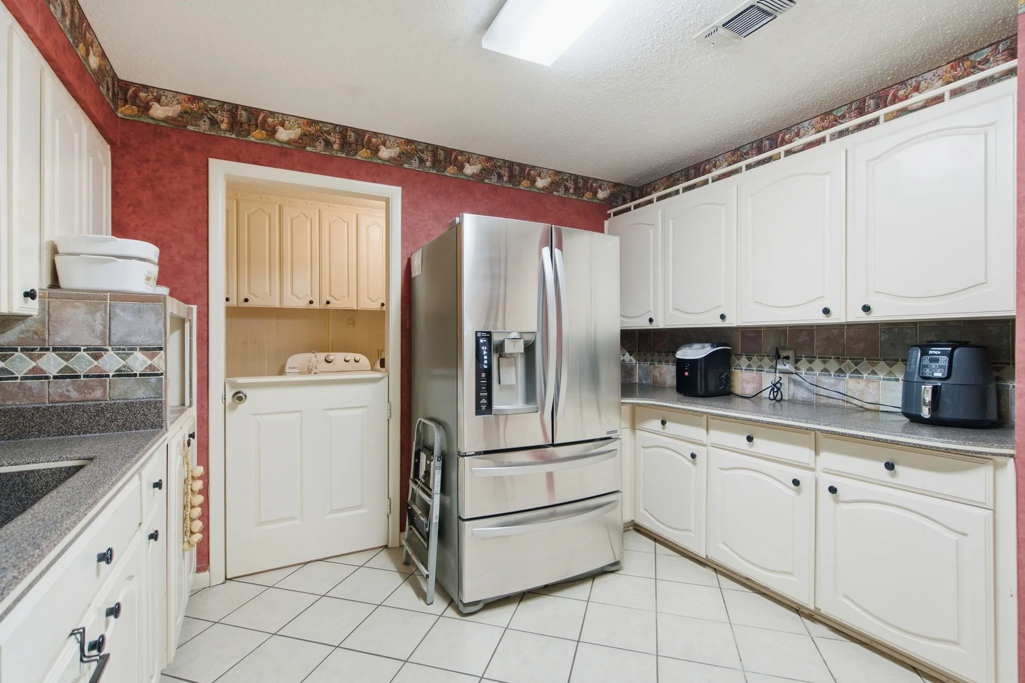 Single Family Residence For Sale in Fannin County , 4574 N State Highway 121, Bonham, Texas 75418, 3 Bedroom, 2 Bathroom, Garage spaces, 2,005 Sqft, built in 1971, mls#21313853, Real Estate Agent in Bonham, Homes For Sale in Fannin county, Homes For Sale in Bonham, Realtor in Bonham Texas, Real Estate Brokerage Independent Realty Texas, Luminita Cordes Realtor