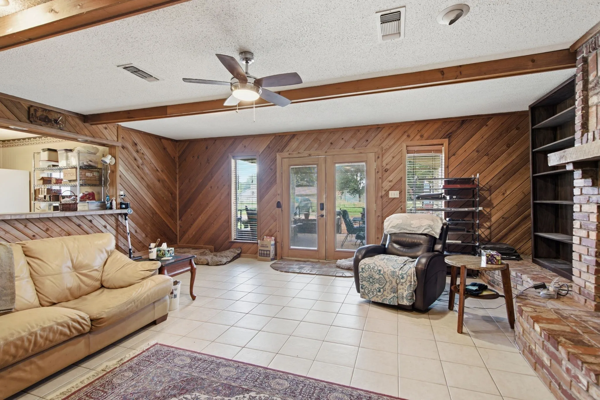 Single Family Residence For Sale in Fannin County , 4574 N State Highway 121, Bonham, Texas 75418, 3 Bedroom, 2 Bathroom, Garage spaces, 2,005 Sqft, built in 1971, mls#21313853, Real Estate Agent in Bonham, Homes For Sale in Fannin county, Homes For Sale in Bonham, Realtor in Bonham Texas, Real Estate Brokerage Independent Realty Texas, Luminita Cordes Realtor