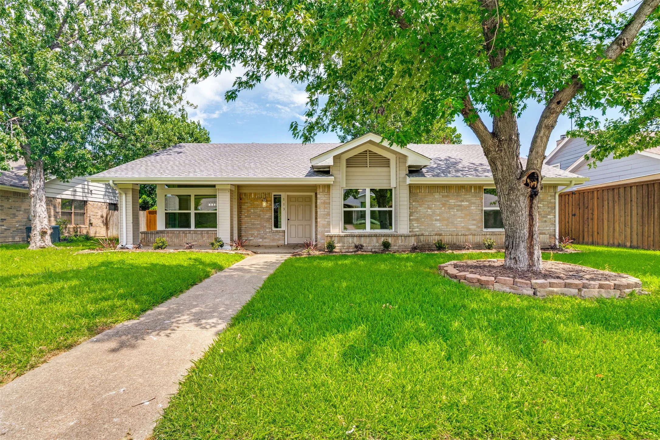 Single Family Residence For Sale in Dallas County , 113 Country View Lane, Garland, Texas 75043, 3 Bedroom, 2 Bathroom, 2 Garage spaces, 1,723 Sqft, built in 1984, mls#21315012, Real Estate Agent in Garland, Homes For Sale in Dallas county, Homes For Sale in Garland, Realtor in Garland Texas, Real Estate Brokerage Independent Realty Texas, Luminita Cordes Realtor