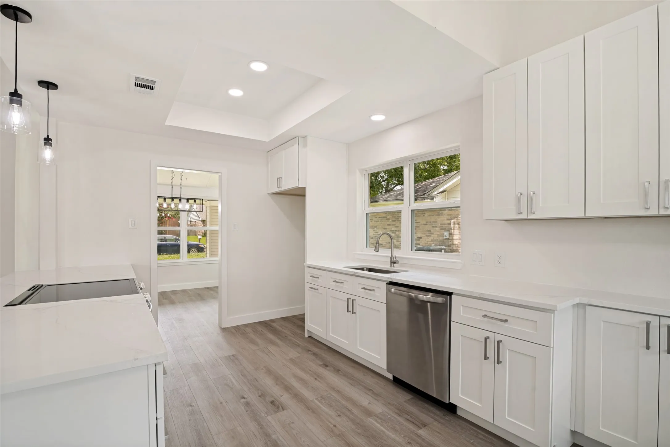 Single Family Residence For Sale in Dallas County , 113 Country View Lane, Garland, Texas 75043, 3 Bedroom, 2 Bathroom, 2 Garage spaces, 1,723 Sqft, built in 1984, mls#21315012, Real Estate Agent in Garland, Homes For Sale in Dallas county, Homes For Sale in Garland, Realtor in Garland Texas, Real Estate Brokerage Independent Realty Texas, Luminita Cordes Realtor