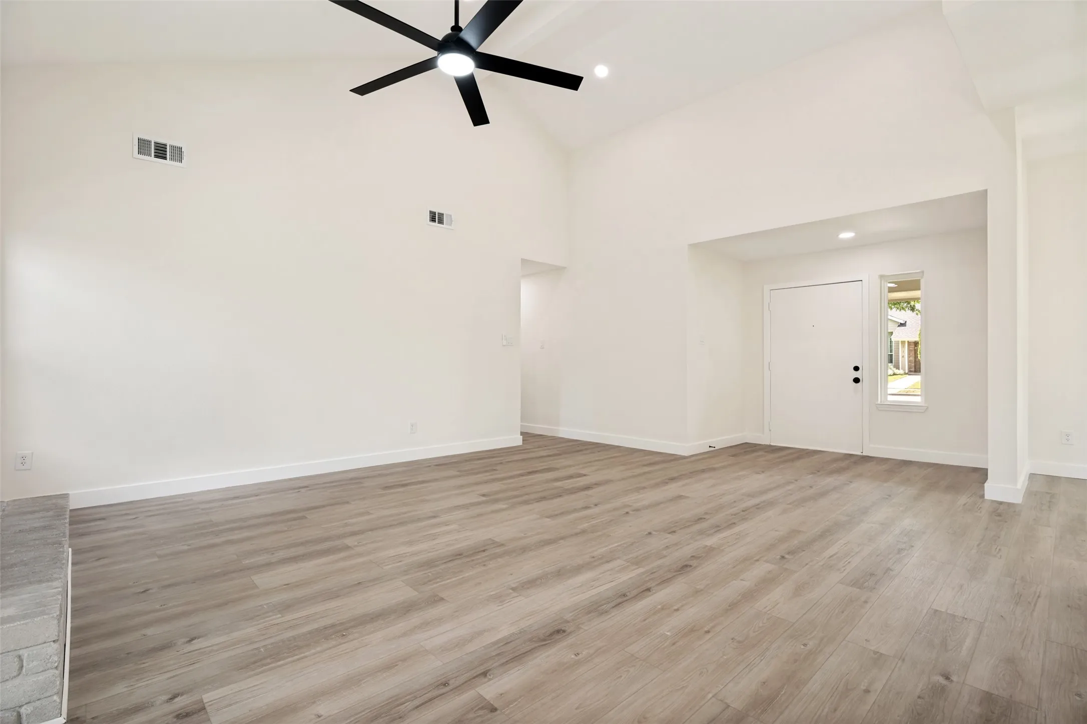 Single Family Residence For Sale in Dallas County , 113 Country View Lane, Garland, Texas 75043, 3 Bedroom, 2 Bathroom, 2 Garage spaces, 1,723 Sqft, built in 1984, mls#21315012, Real Estate Agent in Garland, Homes For Sale in Dallas county, Homes For Sale in Garland, Realtor in Garland Texas, Real Estate Brokerage Independent Realty Texas, Luminita Cordes Realtor