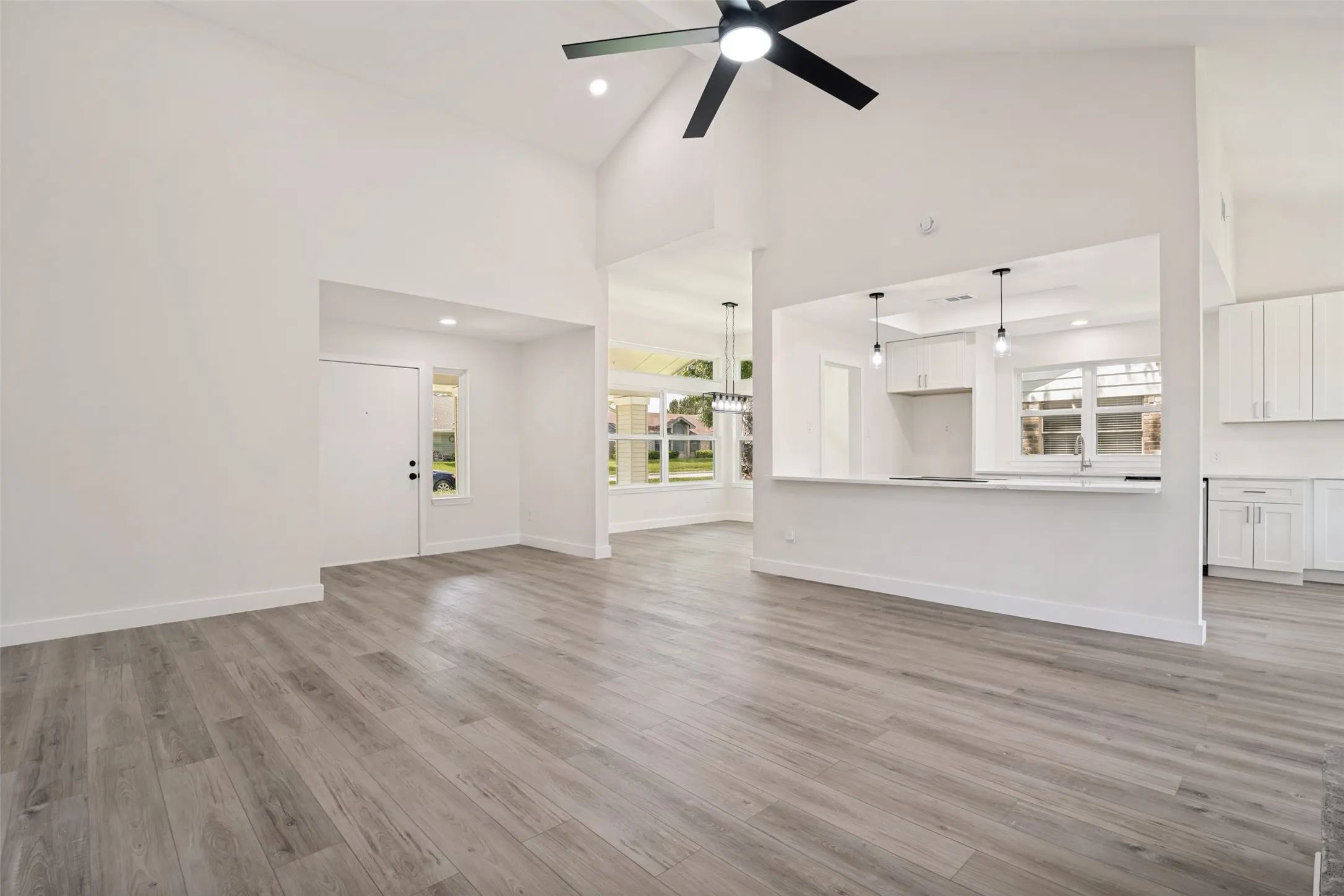 Single Family Residence For Sale in Dallas County , 113 Country View Lane, Garland, Texas 75043, 3 Bedroom, 2 Bathroom, 2 Garage spaces, 1,723 Sqft, built in 1984, mls#21315012, Real Estate Agent in Garland, Homes For Sale in Dallas county, Homes For Sale in Garland, Realtor in Garland Texas, Real Estate Brokerage Independent Realty Texas, Luminita Cordes Realtor