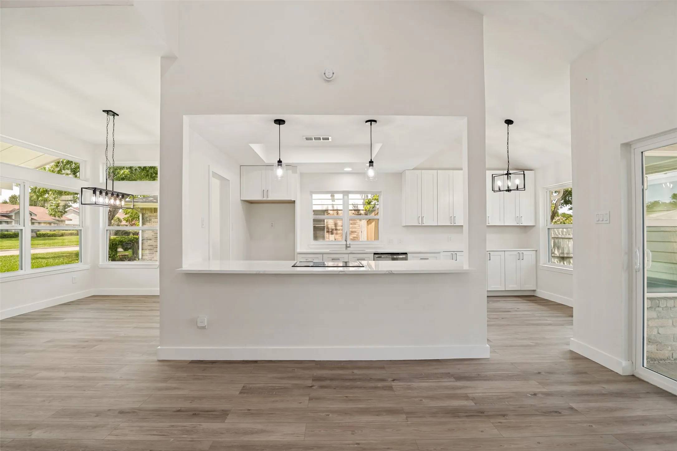 Single Family Residence For Sale in Dallas County , 113 Country View Lane, Garland, Texas 75043, 3 Bedroom, 2 Bathroom, 2 Garage spaces, 1,723 Sqft, built in 1984, mls#21315012, Real Estate Agent in Garland, Homes For Sale in Dallas county, Homes For Sale in Garland, Realtor in Garland Texas, Real Estate Brokerage Independent Realty Texas, Luminita Cordes Realtor