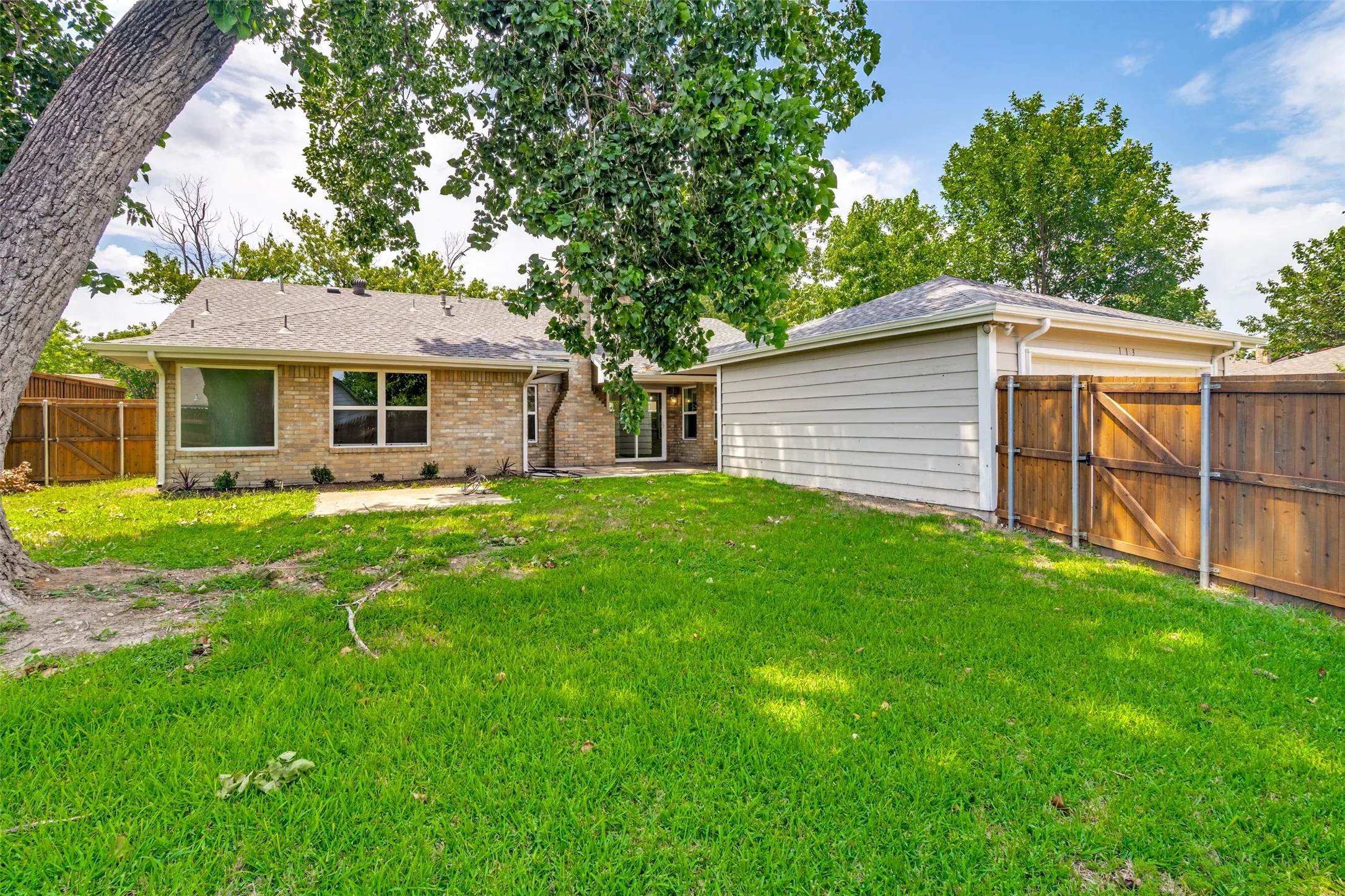 Single Family Residence For Sale in Dallas County , 113 Country View Lane, Garland, Texas 75043, 3 Bedroom, 2 Bathroom, 2 Garage spaces, 1,723 Sqft, built in 1984, mls#21315012, Real Estate Agent in Garland, Homes For Sale in Dallas county, Homes For Sale in Garland, Realtor in Garland Texas, Real Estate Brokerage Independent Realty Texas, Luminita Cordes Realtor