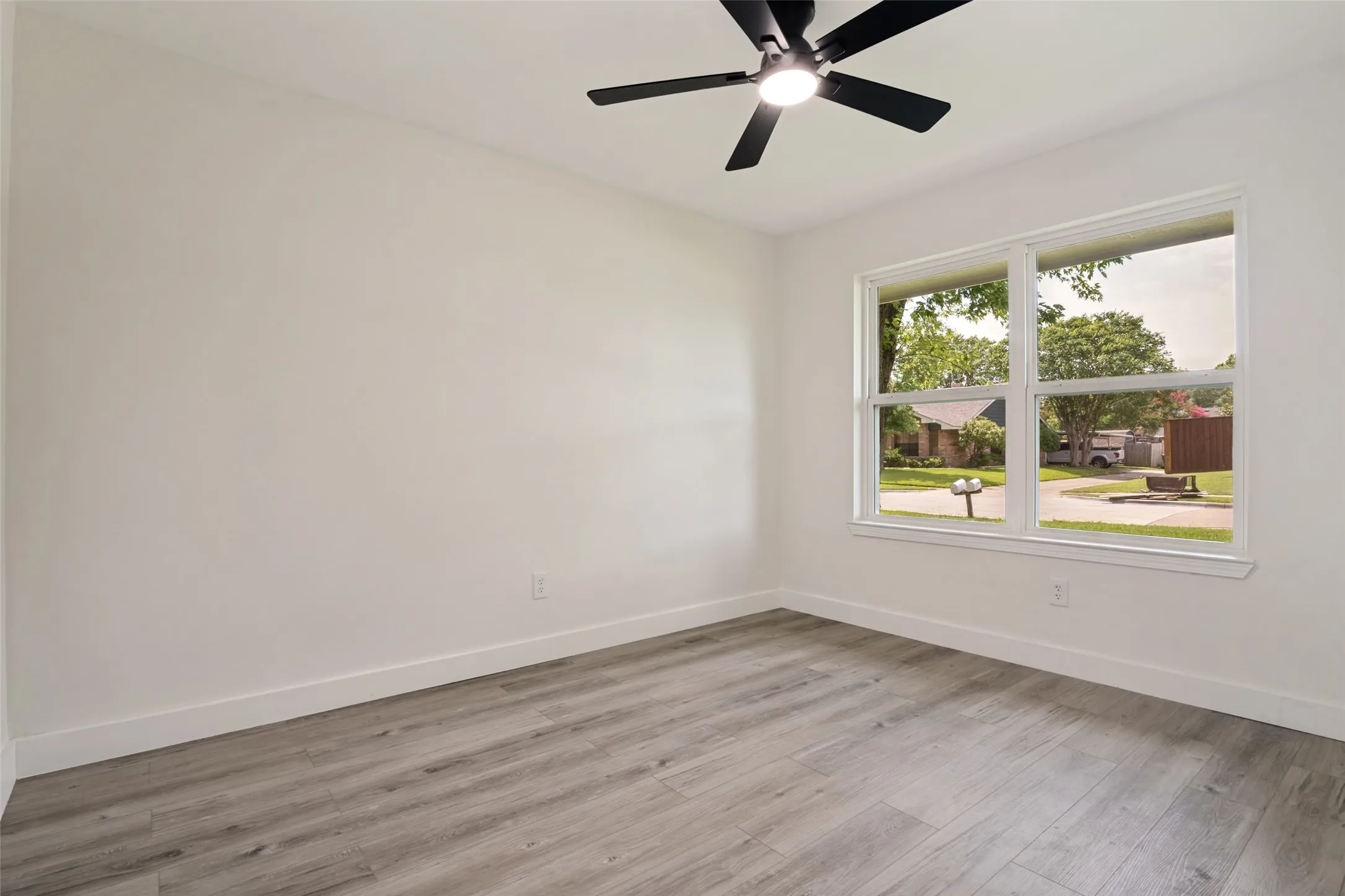 Single Family Residence For Sale in Dallas County , 113 Country View Lane, Garland, Texas 75043, 3 Bedroom, 2 Bathroom, 2 Garage spaces, 1,723 Sqft, built in 1984, mls#21315012, Real Estate Agent in Garland, Homes For Sale in Dallas county, Homes For Sale in Garland, Realtor in Garland Texas, Real Estate Brokerage Independent Realty Texas, Luminita Cordes Realtor