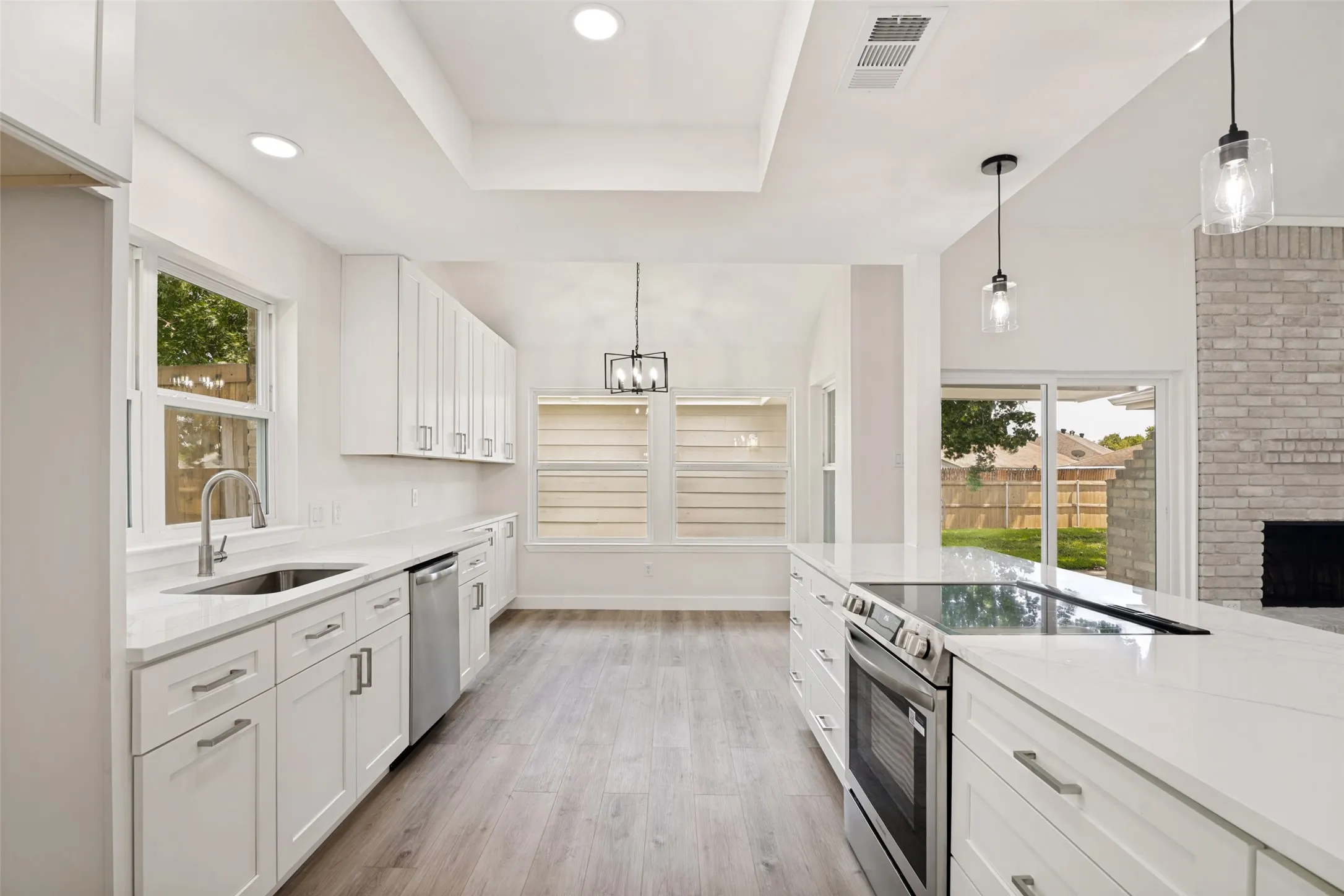Single Family Residence For Sale in Dallas County , 113 Country View Lane, Garland, Texas 75043, 3 Bedroom, 2 Bathroom, 2 Garage spaces, 1,723 Sqft, built in 1984, mls#21315012, Real Estate Agent in Garland, Homes For Sale in Dallas county, Homes For Sale in Garland, Realtor in Garland Texas, Real Estate Brokerage Independent Realty Texas, Luminita Cordes Realtor