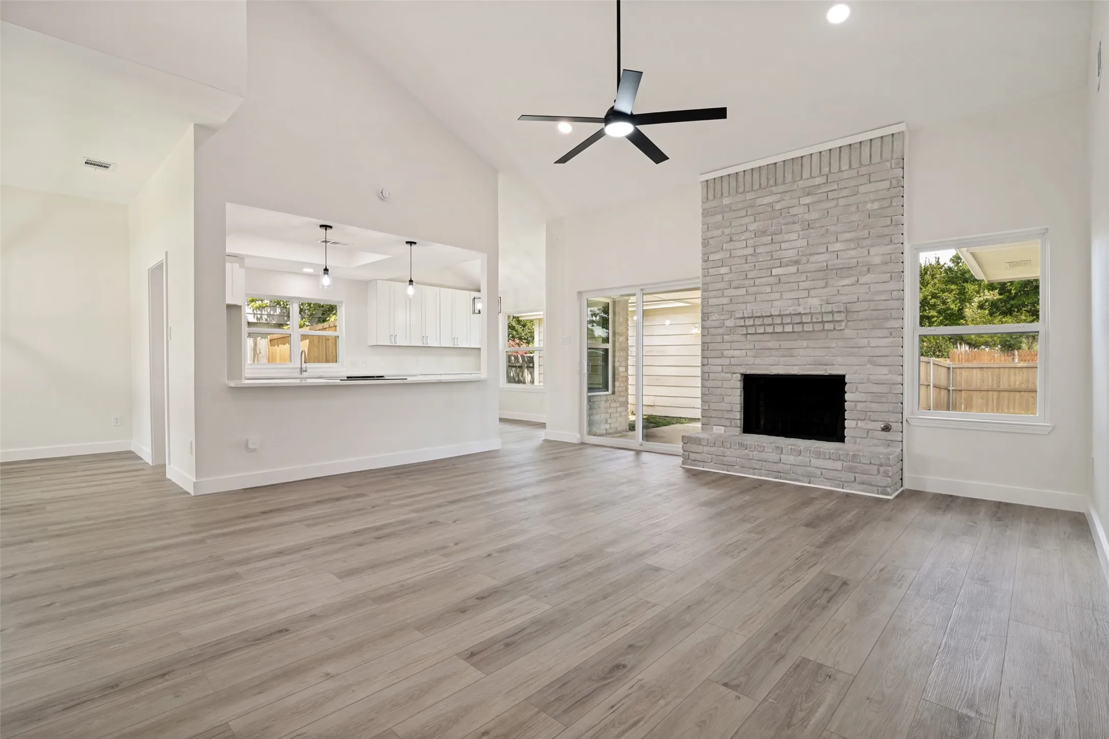 Single Family Residence For Sale in Dallas County , 113 Country View Lane, Garland, Texas 75043, 3 Bedroom, 2 Bathroom, 2 Garage spaces, 1,723 Sqft, built in 1984, mls#21315012, Real Estate Agent in Garland, Homes For Sale in Dallas county, Homes For Sale in Garland, Realtor in Garland Texas, Real Estate Brokerage Independent Realty Texas, Luminita Cordes Realtor