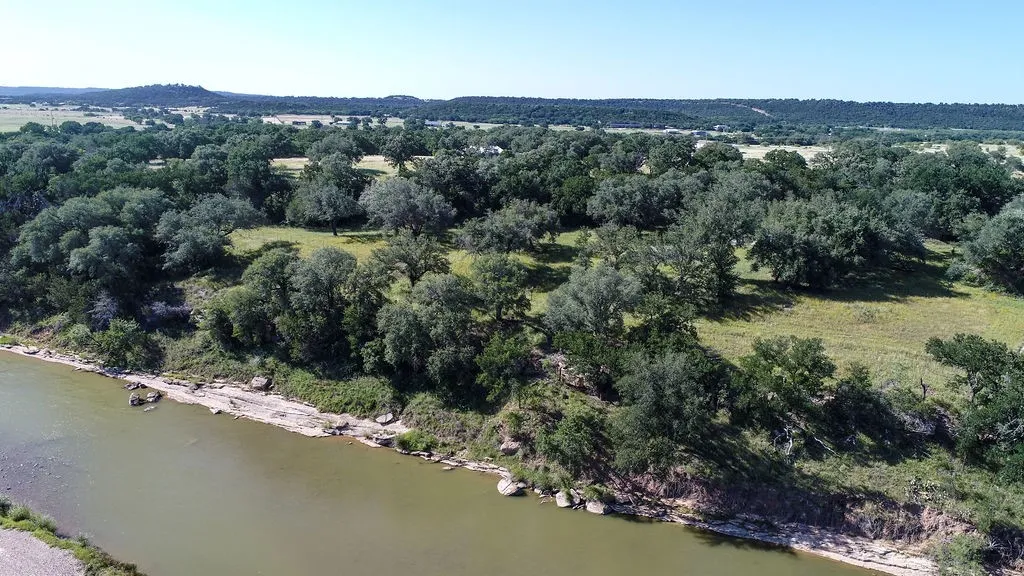 Over 500 ft. of River Frontage