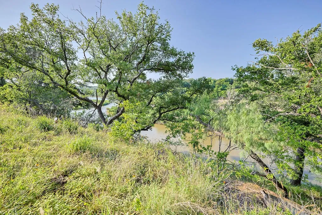 Over 500 ft. of River Frontage