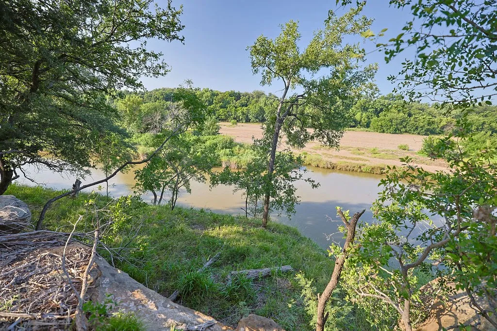 Over 500 ft. of River Frontage