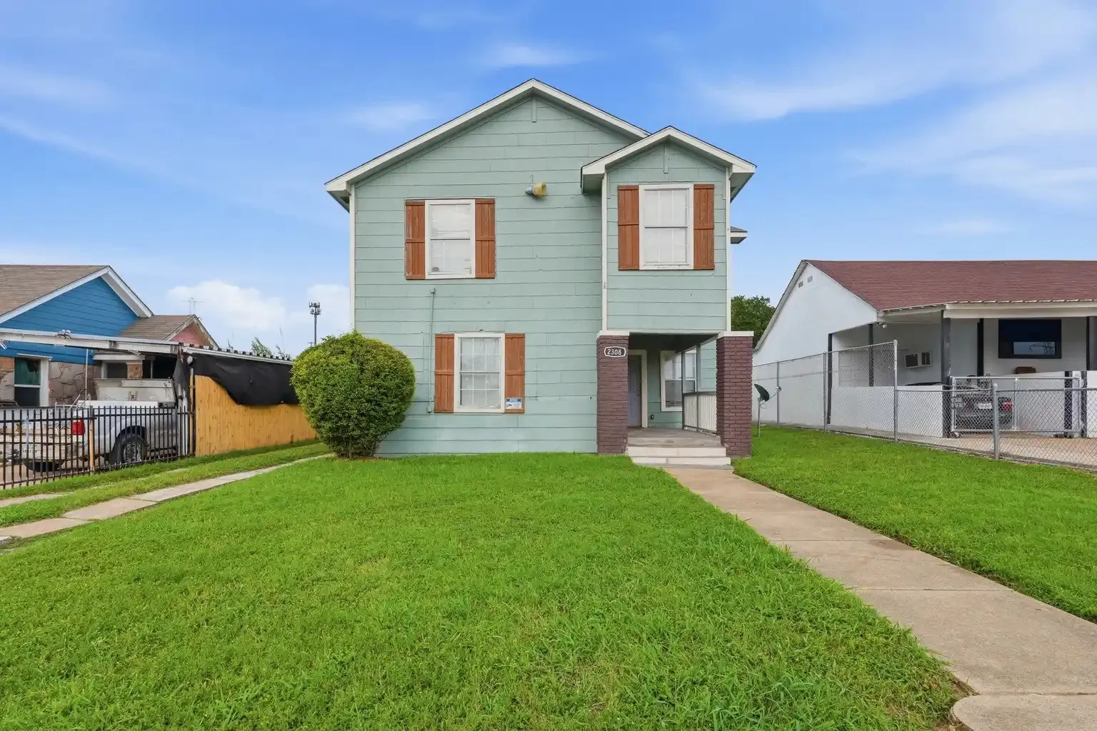 Apartment For Sale in Dallas County , 2308 Britton Drive, Dallas, Texas 75216, 6 Bedrooms, 5 Bathrooms, Garage spaces, 2,617 Sqft, built in 1925, Price $499,000, mls#21313341, Real Estate Agent in Dallas, Homes For Sale in Dallas county, Homes For Sale in Dallas, Realtor in Dallas Texas, Real Estate Brokerage Independent Realty Texas, Luminita Cordes Realtor