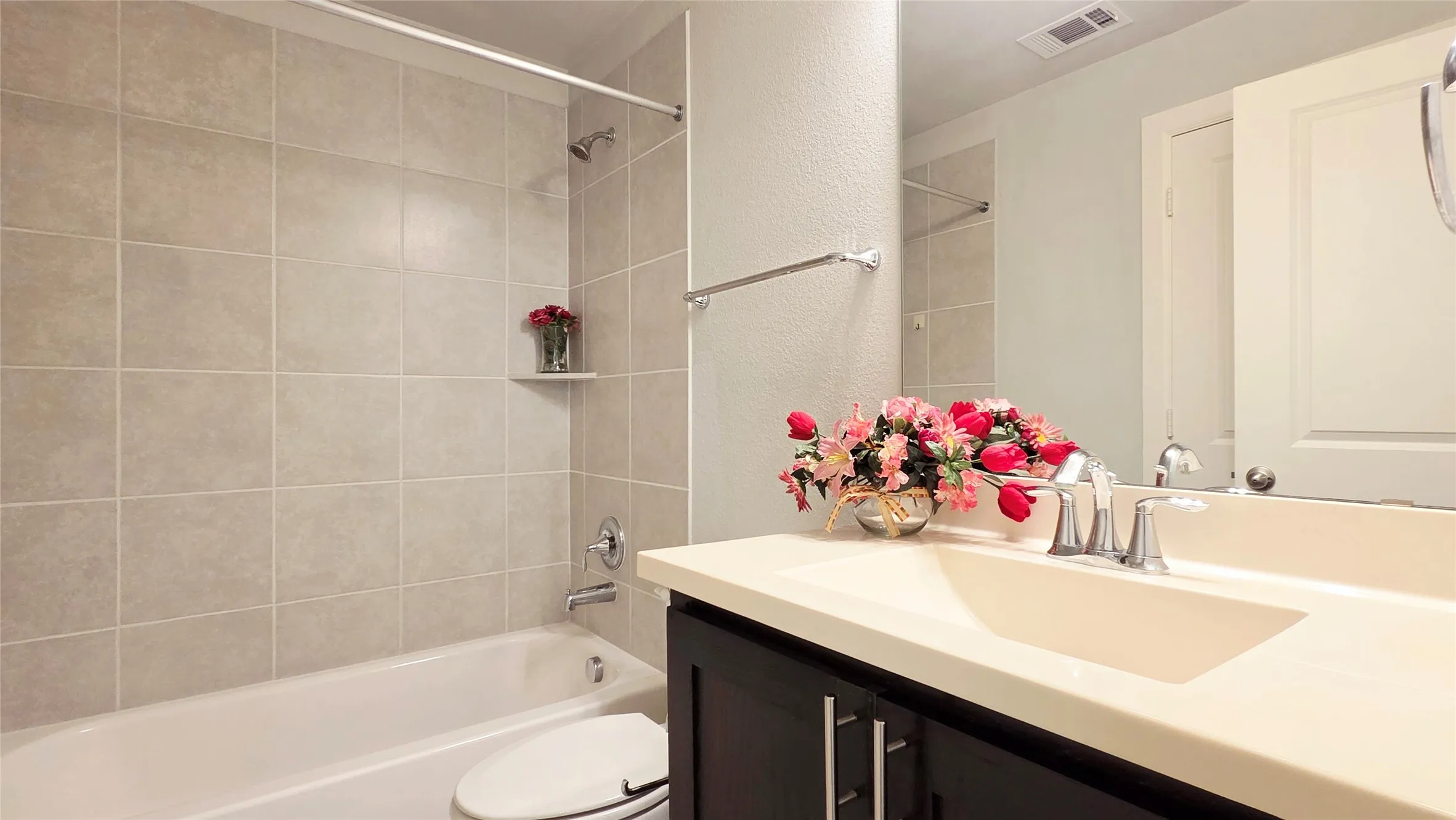 Single Family Residence For Sale in Dallas County , 2232 W Dutch Drive, Richardson, Texas 75080, 4 Bedroom, 4 Bathroom, 2 Garage spaces, 2,795 Sqft, built in 2014, mls#21312939, Real Estate Agent in Richardson, Homes For Sale in Dallas county, Homes For Sale in Richardson, Realtor in Richardson Texas, Real Estate Brokerage Independent Realty Texas, Luminita Cordes Realtor