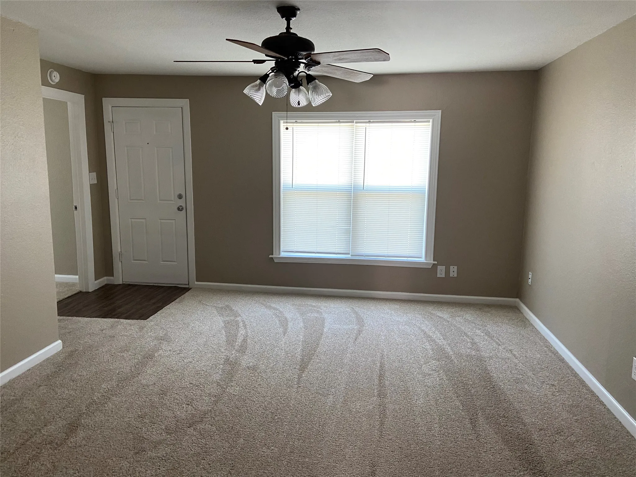 Single Family Residence For Sale in Parker County , 506 N Lamar Street, Weatherford, Texas 76086, 2 Bedroom, 1 Bathroom, 1 Garage spaces, 900 Sqft, built in 0, mls#21299618, Real Estate Agent in Weatherford, Homes For Sale in Parker county, Homes For Sale in Weatherford, Realtor in Weatherford Texas, Real Estate Brokerage Independent Realty Texas, Luminita Cordes Realtor