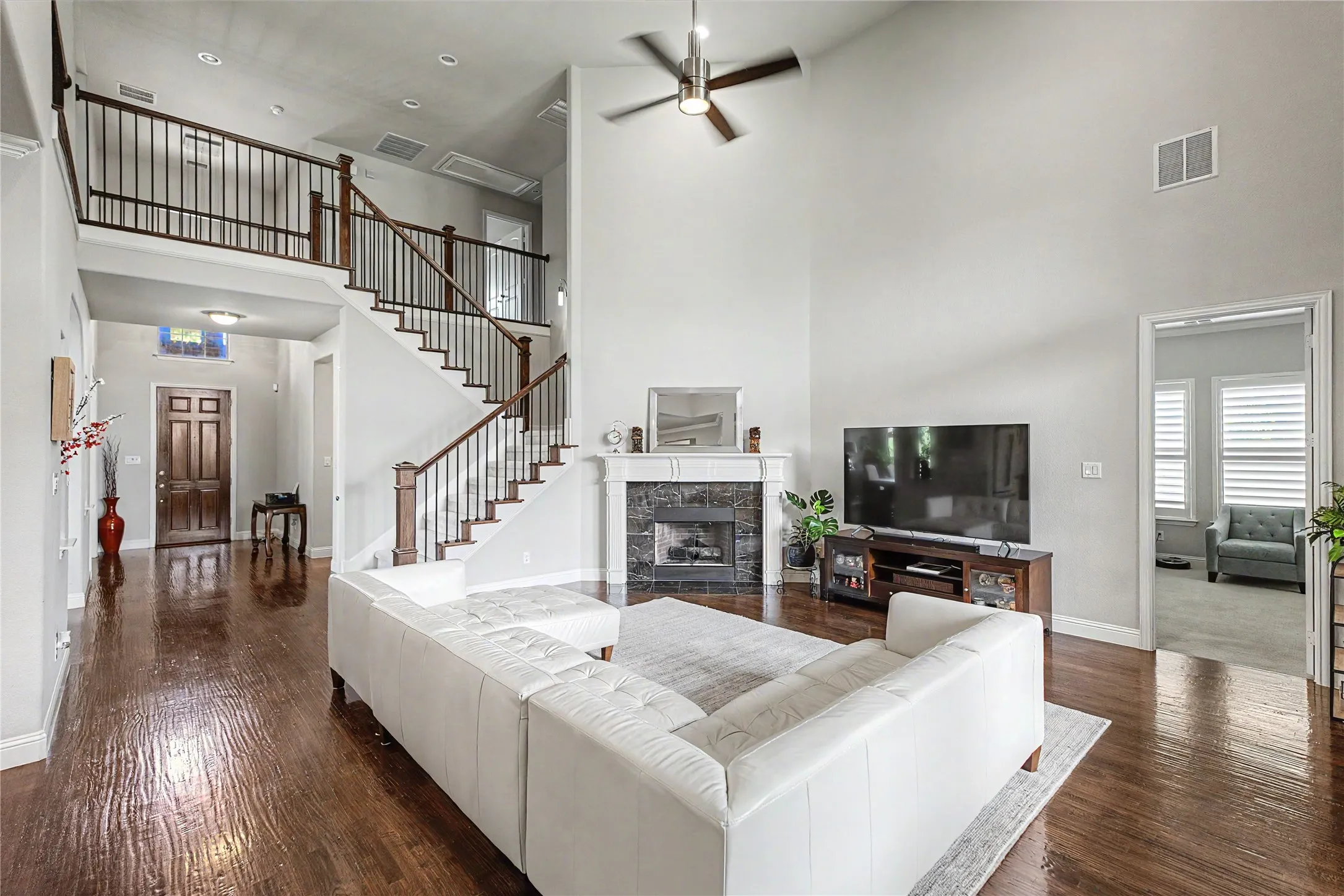 Single Family Residence For Sale in Tarrant County , 3801 Plum Vista Place, Arlington, Texas 76005, 4 Bedroom, 4 Bathroom, 2 Garage spaces, 3,850 Sqft, built in 2013, mls#21310870, Real Estate Agent in Arlington, Homes For Sale in Tarrant county, Homes For Sale in Arlington, Realtor in Arlington Texas, Real Estate Brokerage Independent Realty Texas, Luminita Cordes Realtor