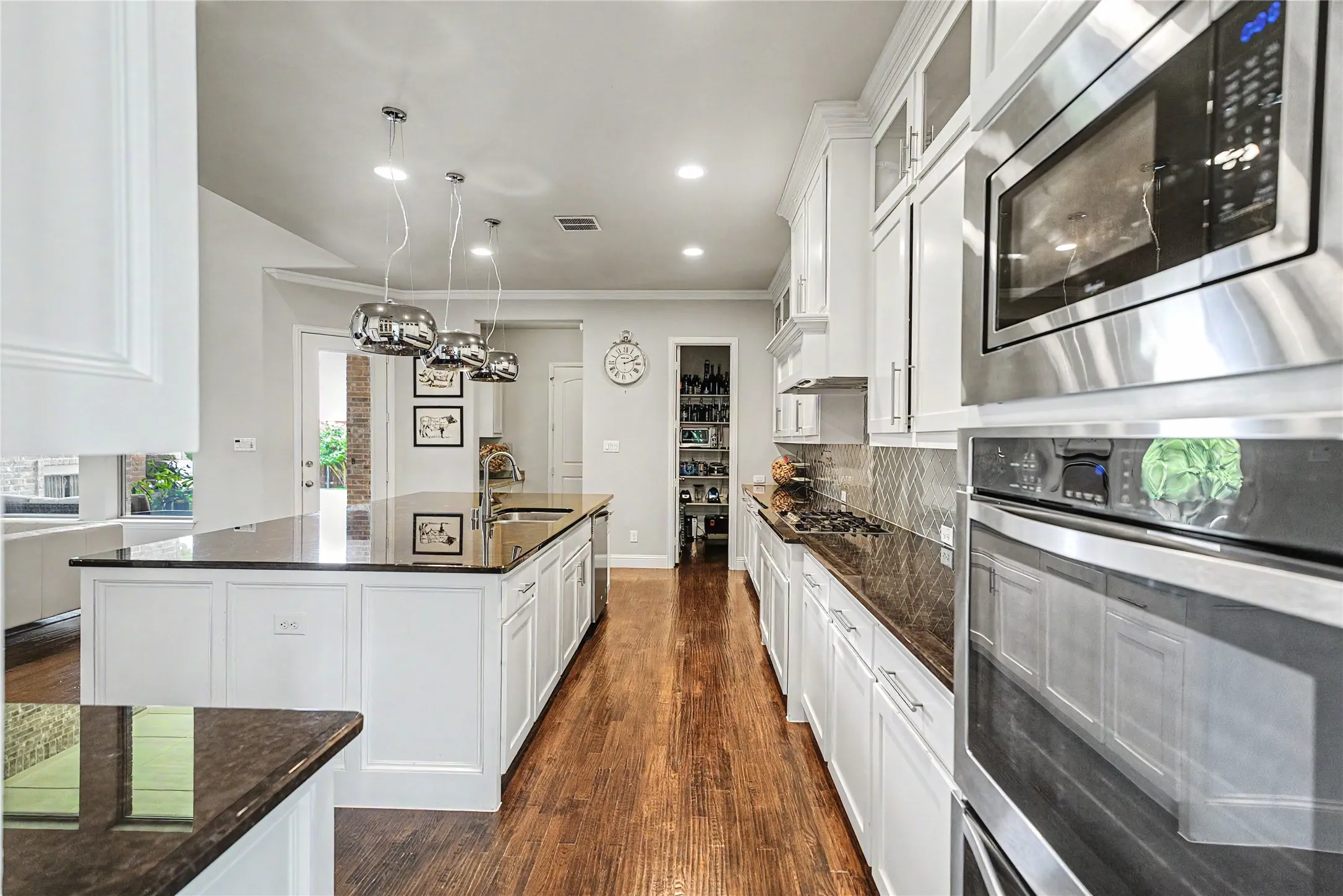 Single Family Residence For Sale in Tarrant County , 3801 Plum Vista Place, Arlington, Texas 76005, 4 Bedroom, 4 Bathroom, 2 Garage spaces, 3,850 Sqft, built in 2013, mls#21310870, Real Estate Agent in Arlington, Homes For Sale in Tarrant county, Homes For Sale in Arlington, Realtor in Arlington Texas, Real Estate Brokerage Independent Realty Texas, Luminita Cordes Realtor