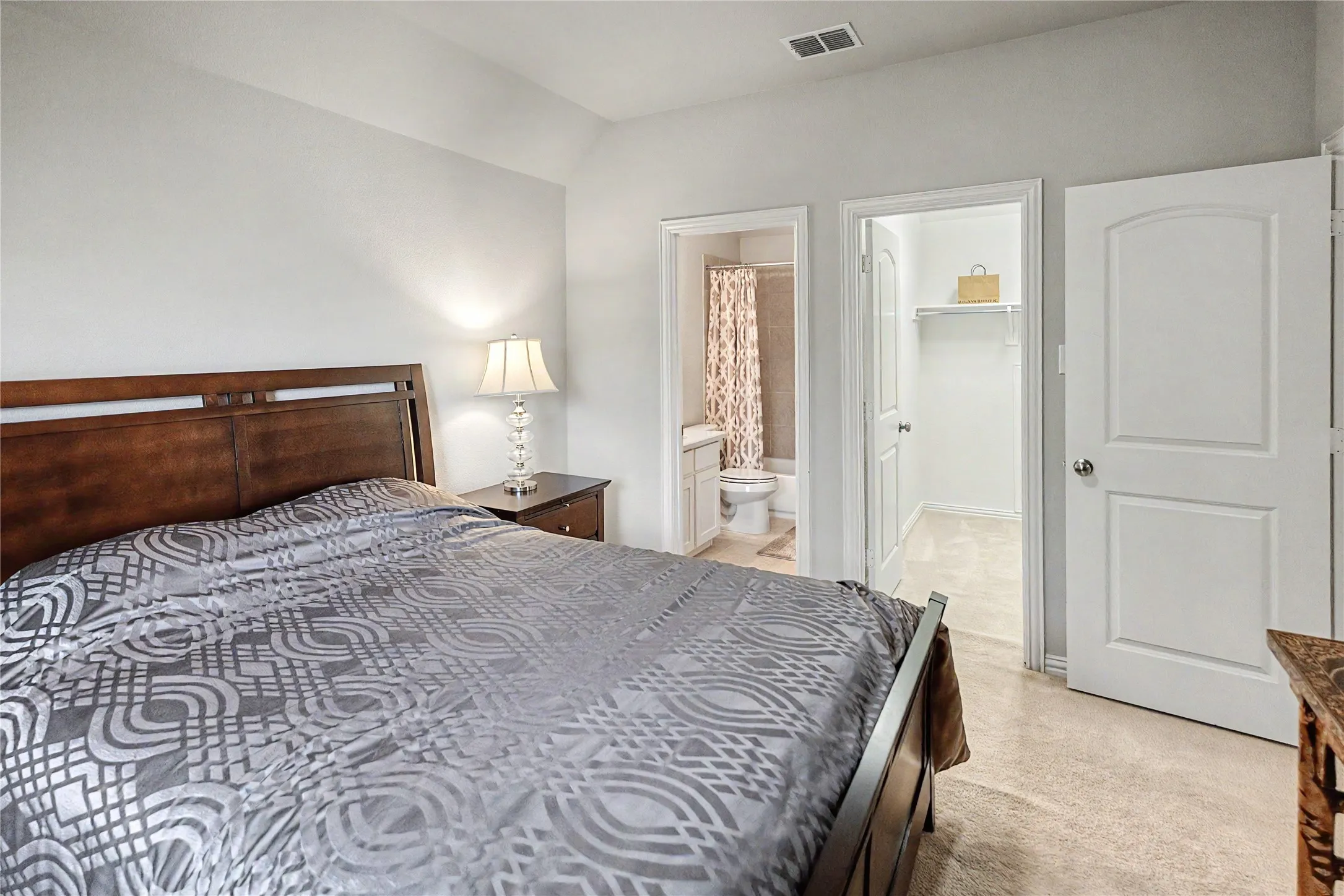 Single Family Residence For Sale in Tarrant County , 3801 Plum Vista Place, Arlington, Texas 76005, 4 Bedroom, 4 Bathroom, 2 Garage spaces, 3,850 Sqft, built in 2013, mls#21310870, Real Estate Agent in Arlington, Homes For Sale in Tarrant county, Homes For Sale in Arlington, Realtor in Arlington Texas, Real Estate Brokerage Independent Realty Texas, Luminita Cordes Realtor