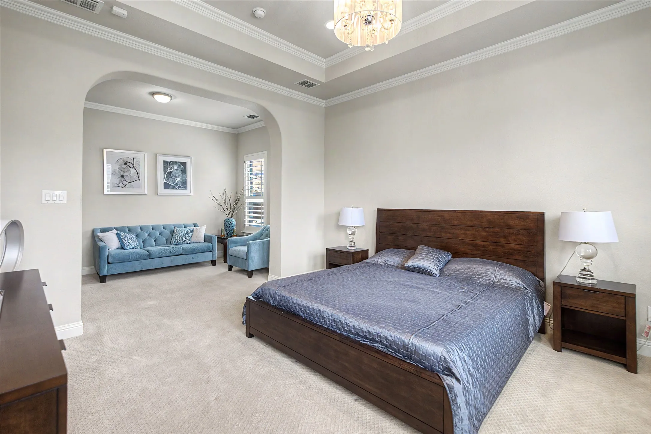 Single Family Residence For Sale in Tarrant County , 3801 Plum Vista Place, Arlington, Texas 76005, 4 Bedroom, 4 Bathroom, 2 Garage spaces, 3,850 Sqft, built in 2013, mls#21310870, Real Estate Agent in Arlington, Homes For Sale in Tarrant county, Homes For Sale in Arlington, Realtor in Arlington Texas, Real Estate Brokerage Independent Realty Texas, Luminita Cordes Realtor
