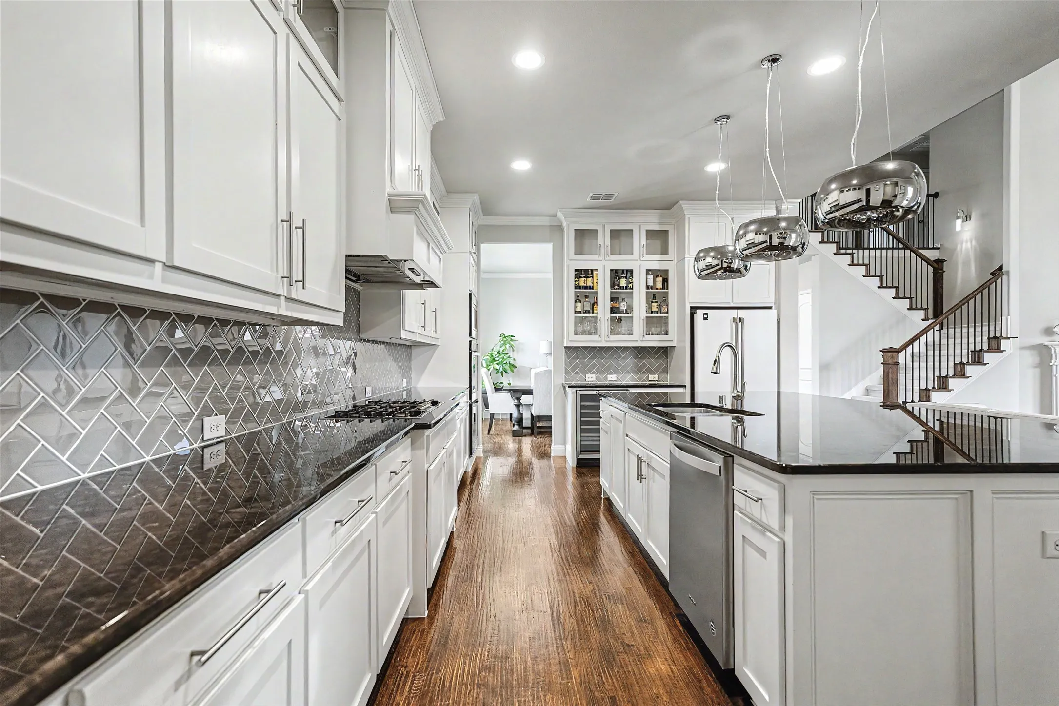 Single Family Residence For Sale in Tarrant County , 3801 Plum Vista Place, Arlington, Texas 76005, 4 Bedroom, 4 Bathroom, 2 Garage spaces, 3,850 Sqft, built in 2013, mls#21310870, Real Estate Agent in Arlington, Homes For Sale in Tarrant county, Homes For Sale in Arlington, Realtor in Arlington Texas, Real Estate Brokerage Independent Realty Texas, Luminita Cordes Realtor