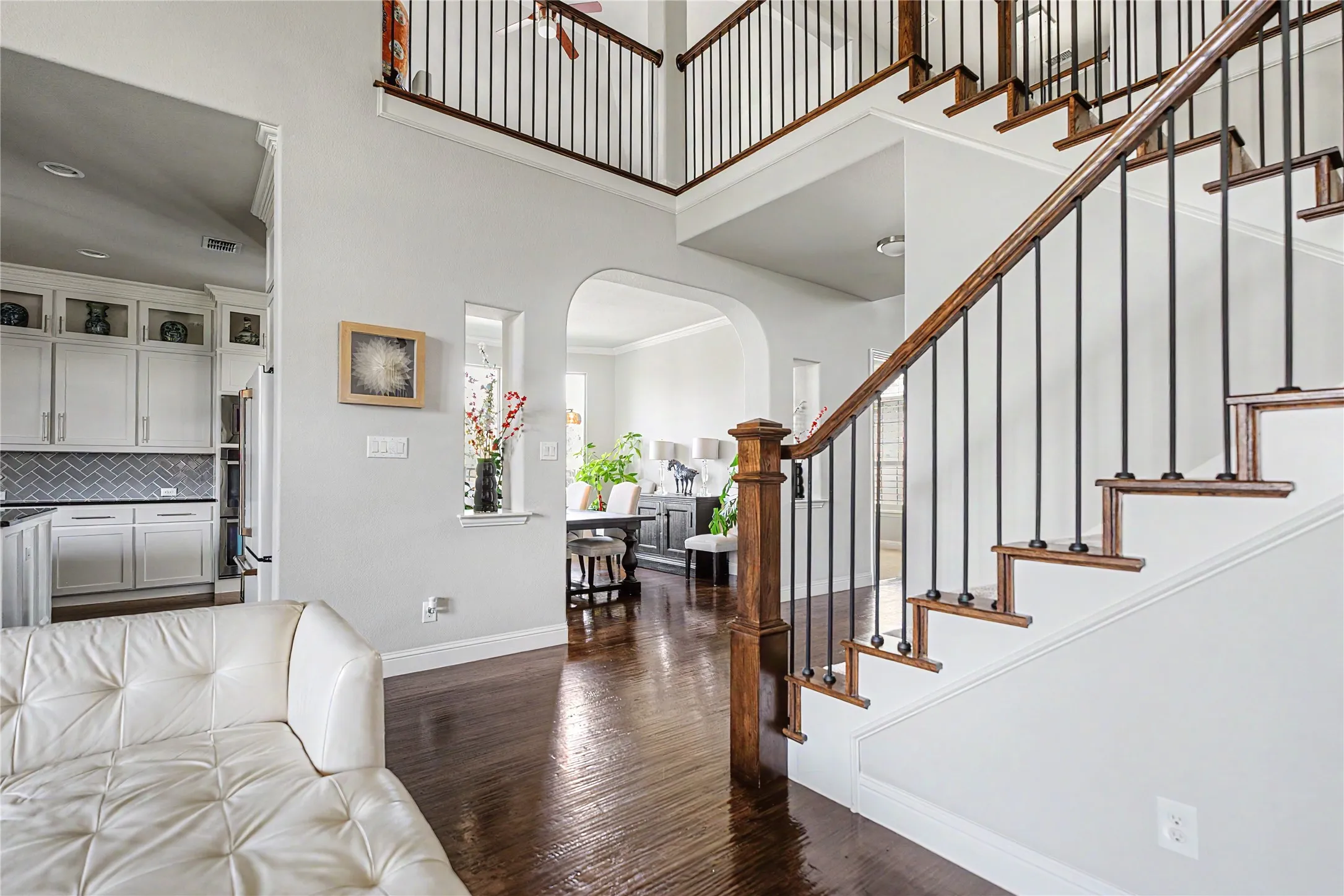 Single Family Residence For Sale in Tarrant County , 3801 Plum Vista Place, Arlington, Texas 76005, 4 Bedroom, 4 Bathroom, 2 Garage spaces, 3,850 Sqft, built in 2013, mls#21310870, Real Estate Agent in Arlington, Homes For Sale in Tarrant county, Homes For Sale in Arlington, Realtor in Arlington Texas, Real Estate Brokerage Independent Realty Texas, Luminita Cordes Realtor